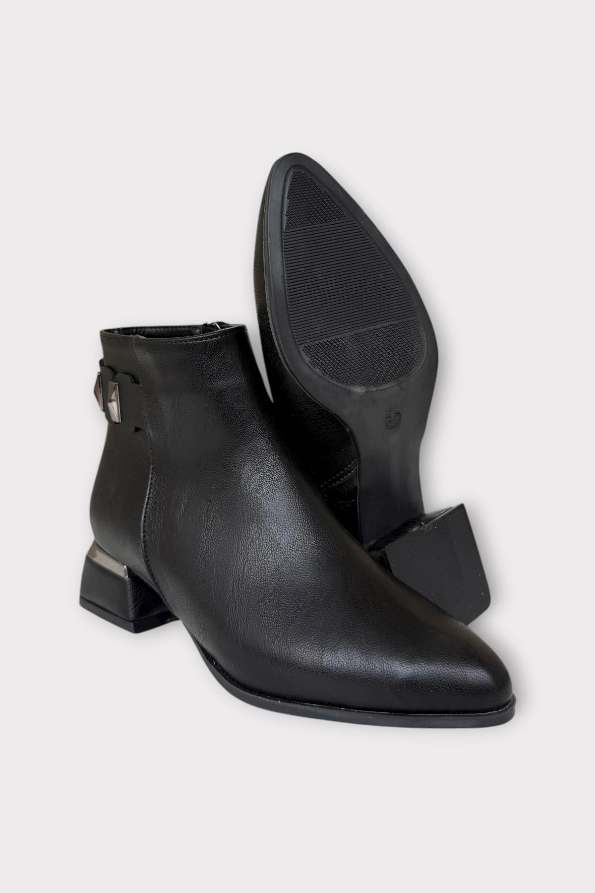 Toka Detaylı Sivri Burun Topuklu Kadın Bot SİYAH - Görsel 6