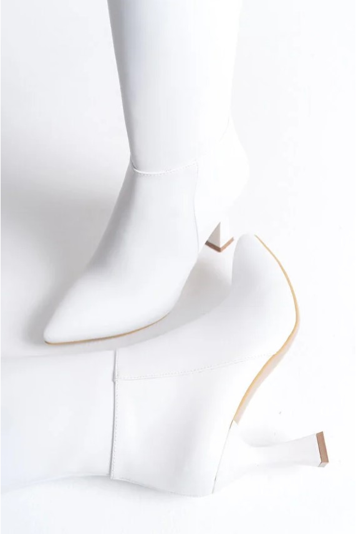 Diz Altı Topuklu Sivri Burun Kadın Çizme - Görsel 7