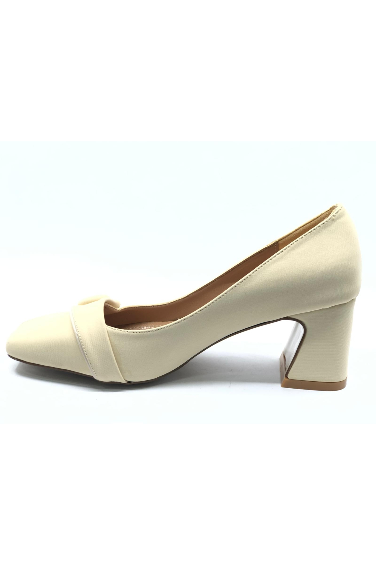 Düğme Detaylı Küt Burun Topuklu Kadın Ayakkabı - Görsel 5