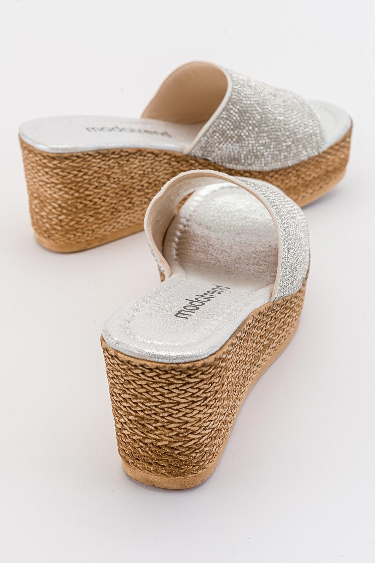 Tek Bant Taşlı Kadın Dolgu Topuklu Terlik GÜMÜŞ - Görsel 5