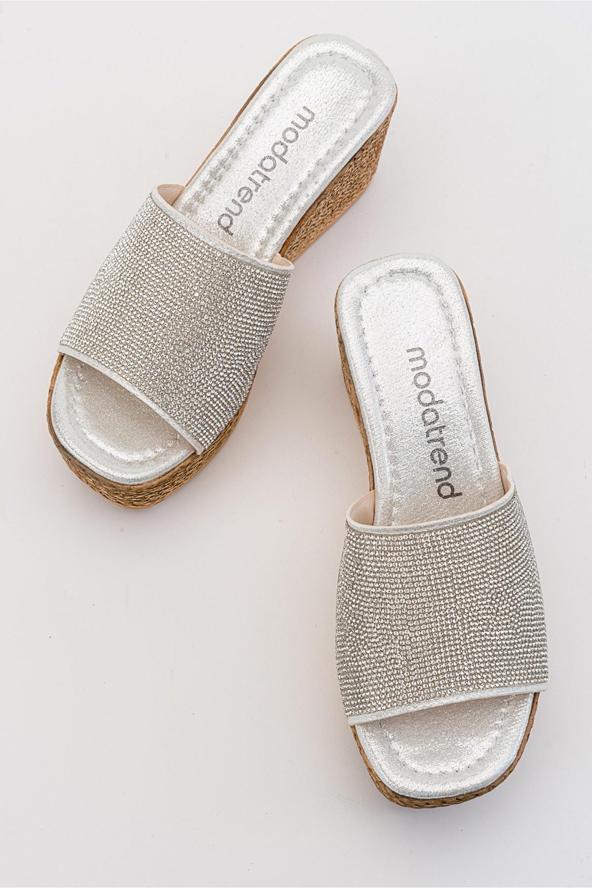 Tek Bant Taşlı Kadın Dolgu Topuklu Terlik GÜMÜŞ - Görsel 6