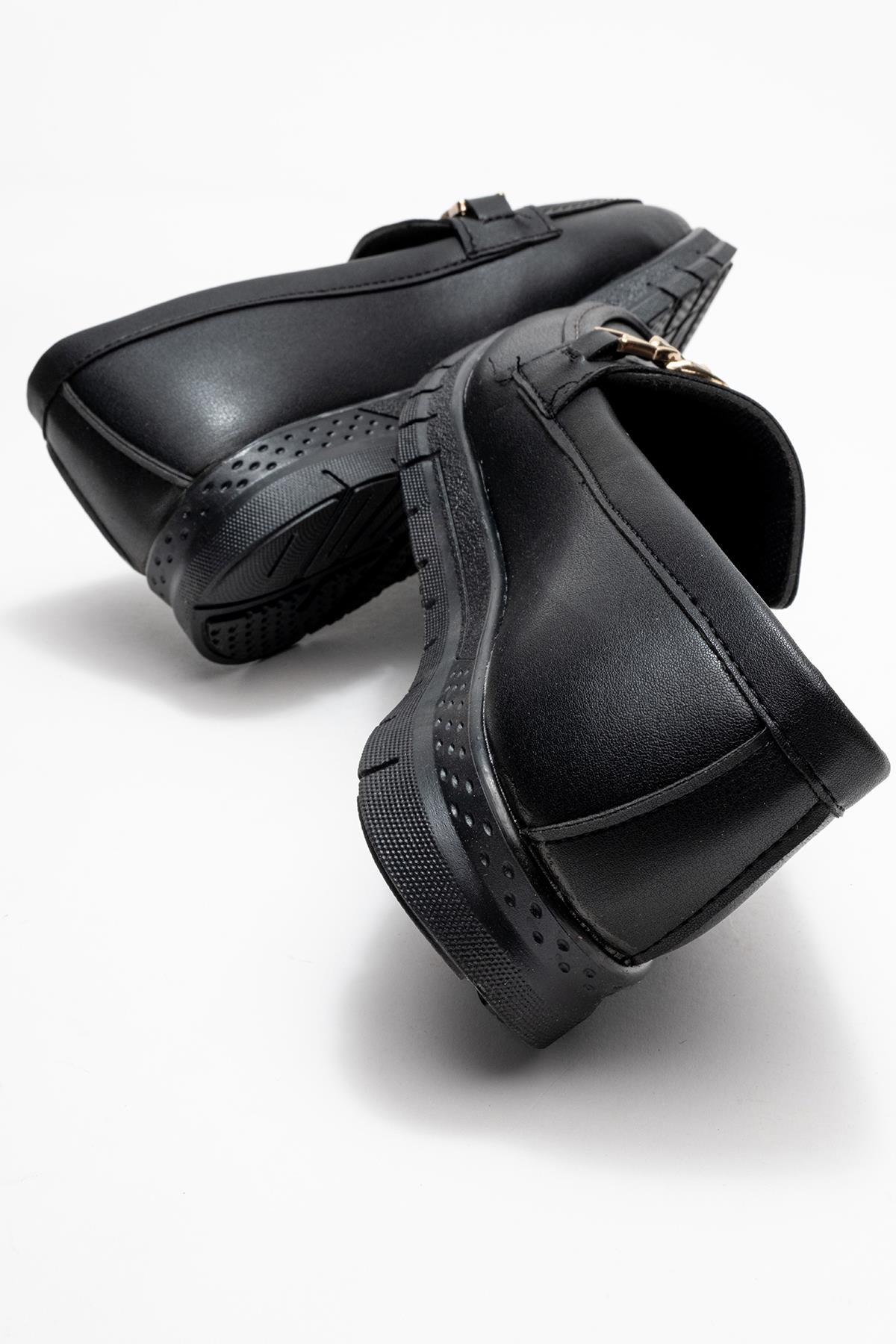 Yumuşak Tabanlı Zincir Detaylı Kadın Ayakkabı SİYAH CİLT - Görsel 7