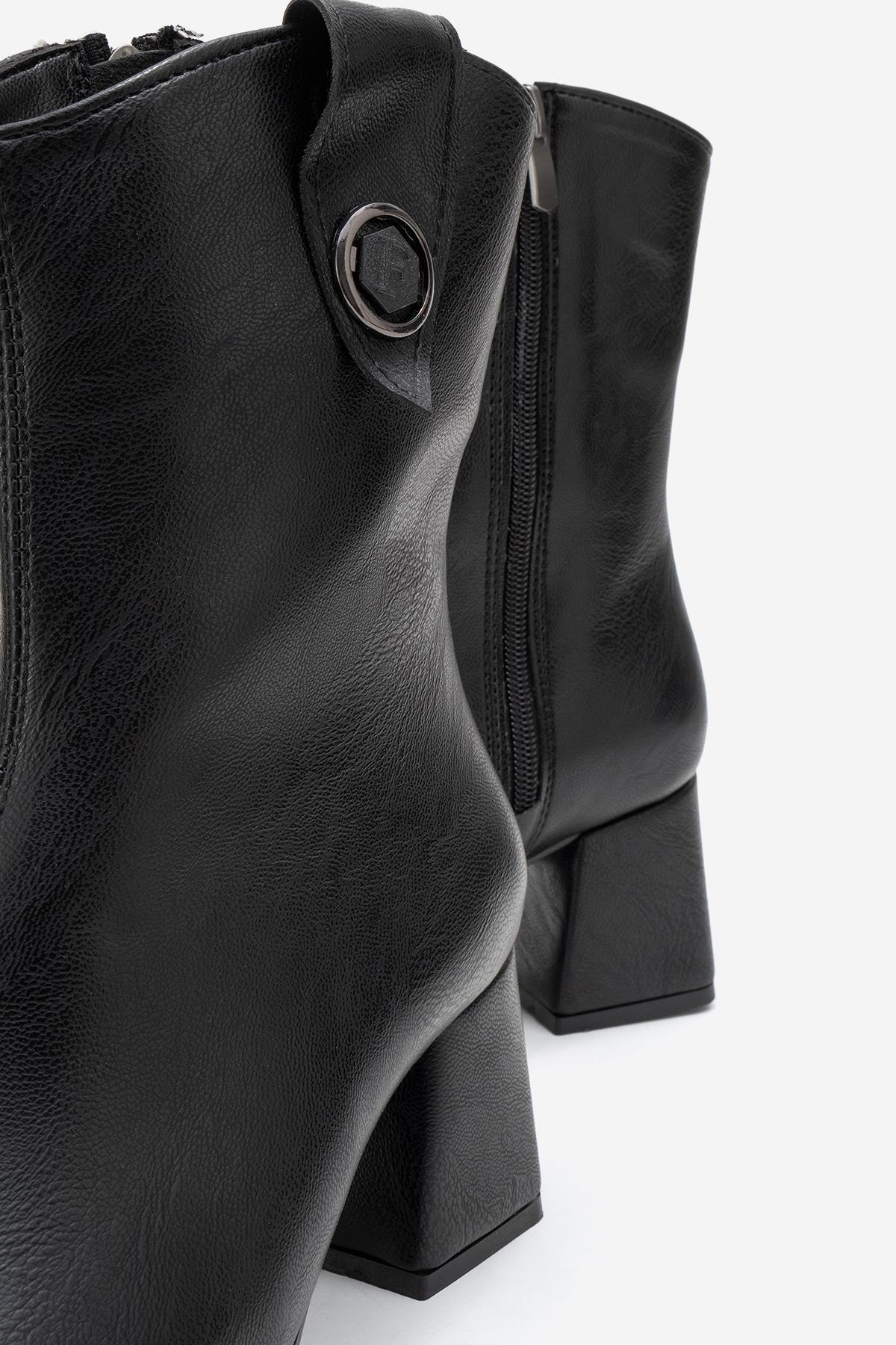 Kadın Sade Yan Aksesuarlı Küt Topuklu Bot SİYAH CİLT - Görsel 4