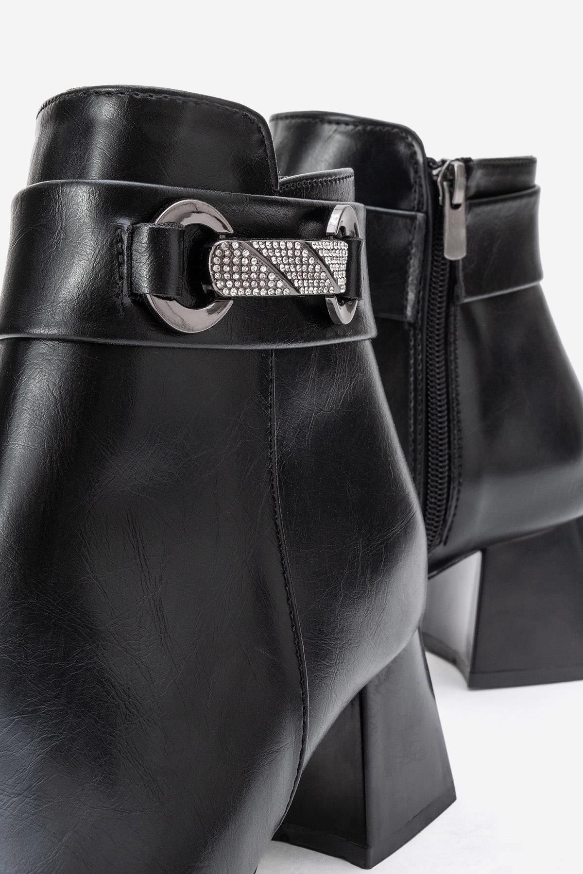 Taşlı Tokalı Küt Burunlu Topuklu Bot SİYAH CİLT - Görsel 4