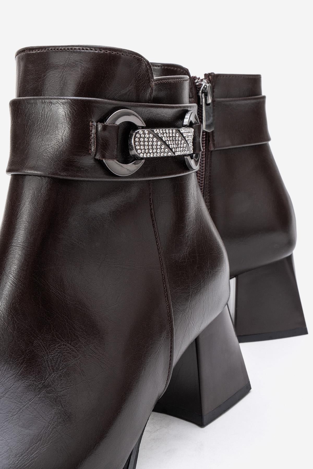 Taşlı Tokalı Küt Burunlu Topuklu Bot KAHVE CİLT - Görsel 4