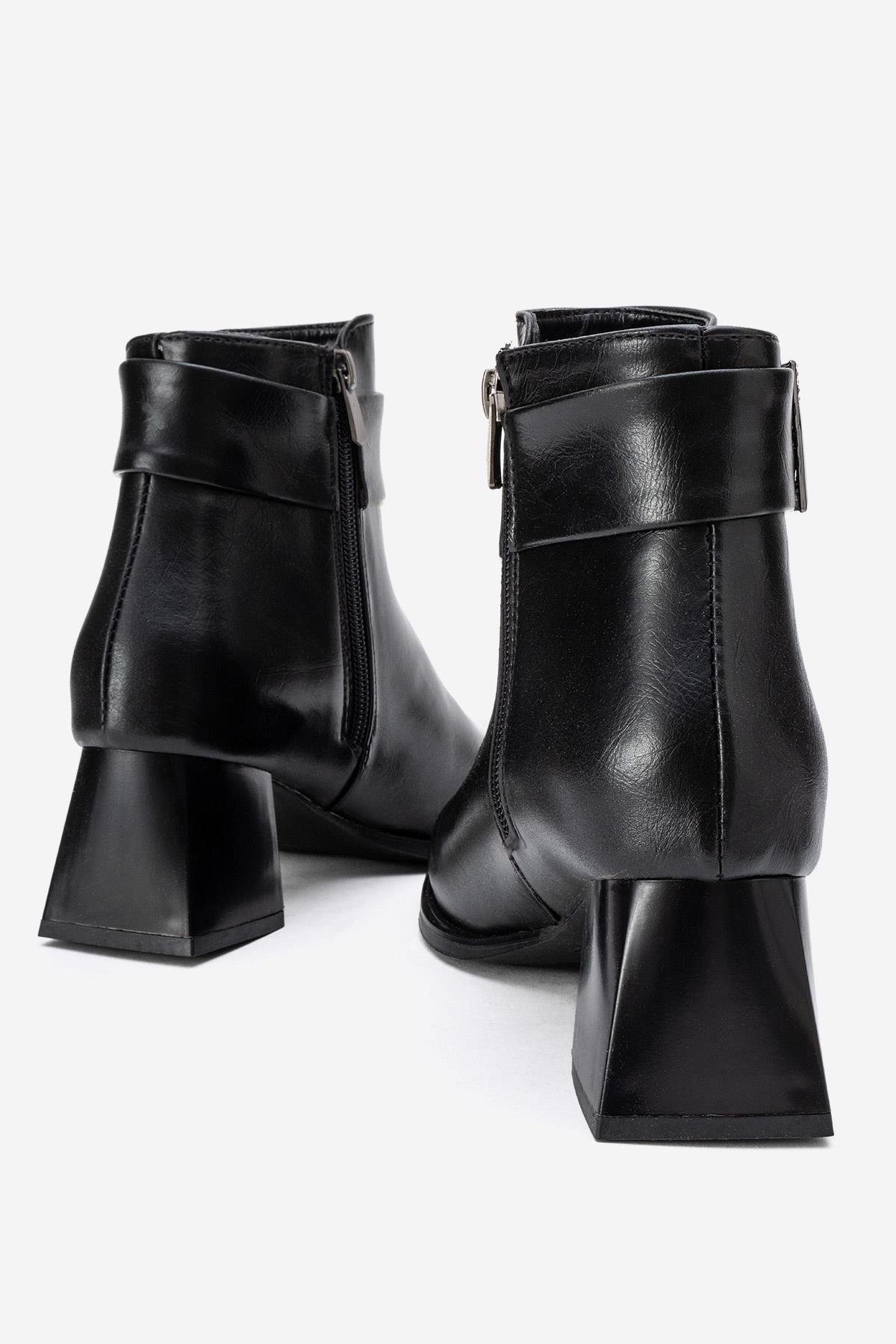 Sade Kare Tokalı Küt Burunlu Topuklu Bot SİYAH CİLT - Görsel 5
