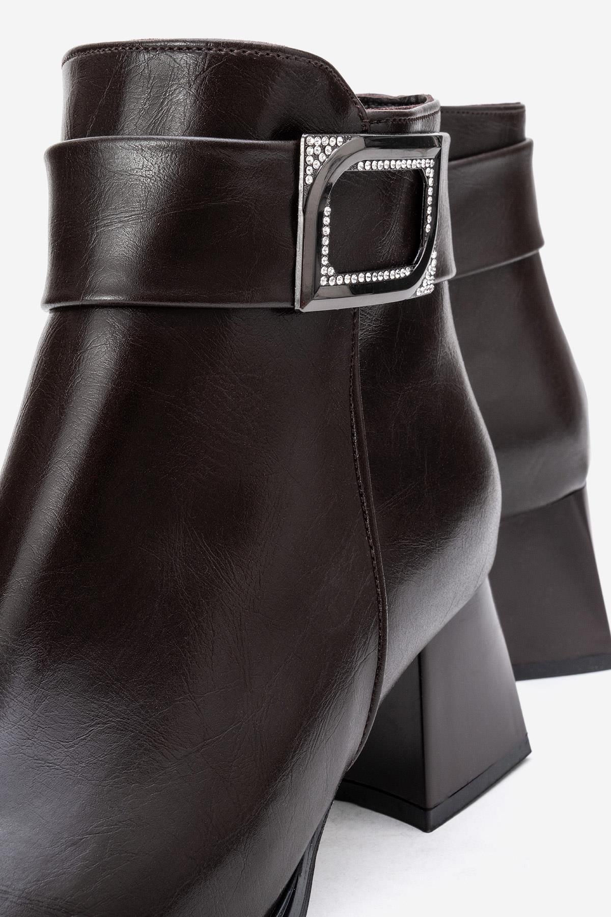 Sade Kare Tokalı Küt Burunlu Topuklu Bot KAHVE CİLT - Görsel 4