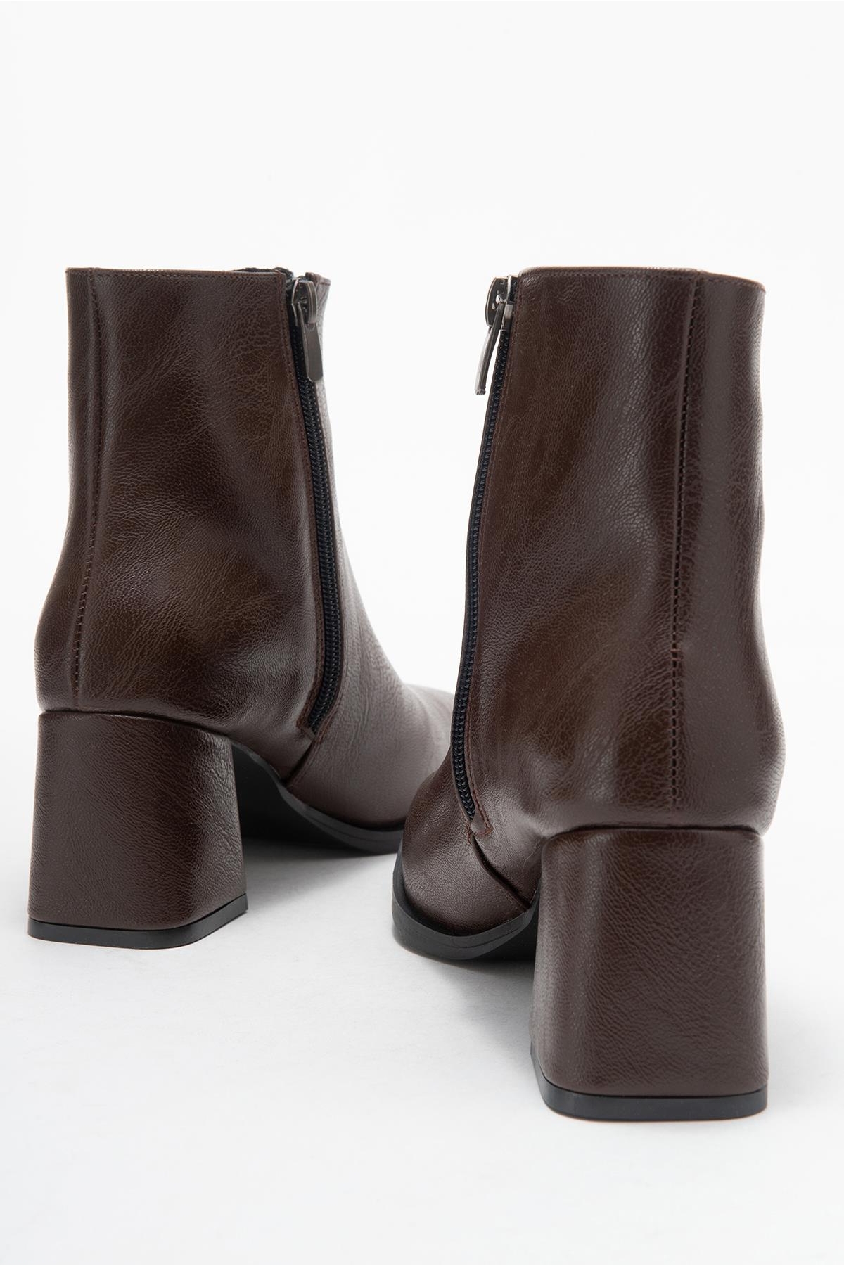 Kadın Sade Küt Burunlu Topuklu Bot KAHVE CİLT - Görsel 5