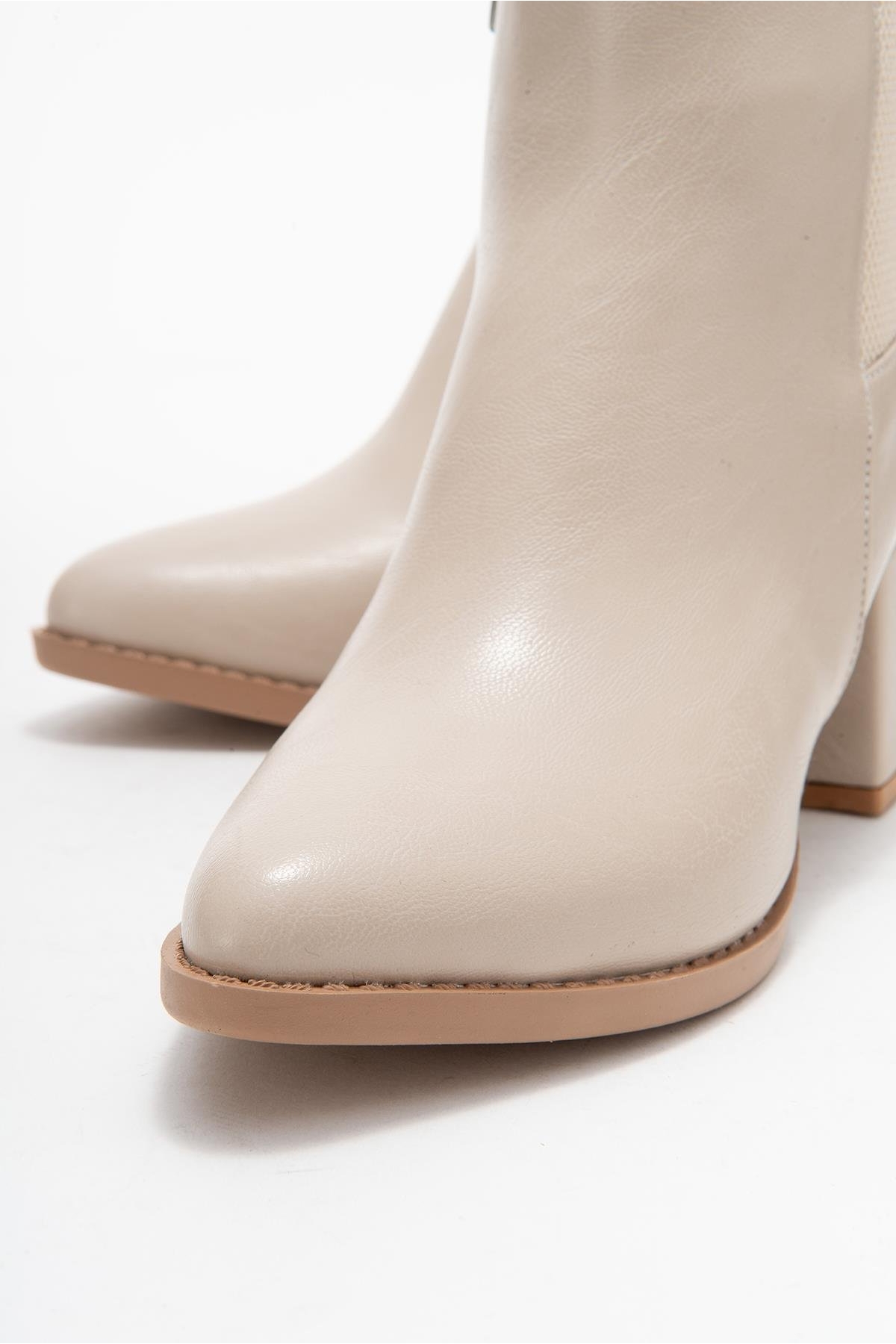 Kadın Sade Lastikli Sivri Burunlu Topuklu Bot TEN CİLT - Görsel 4