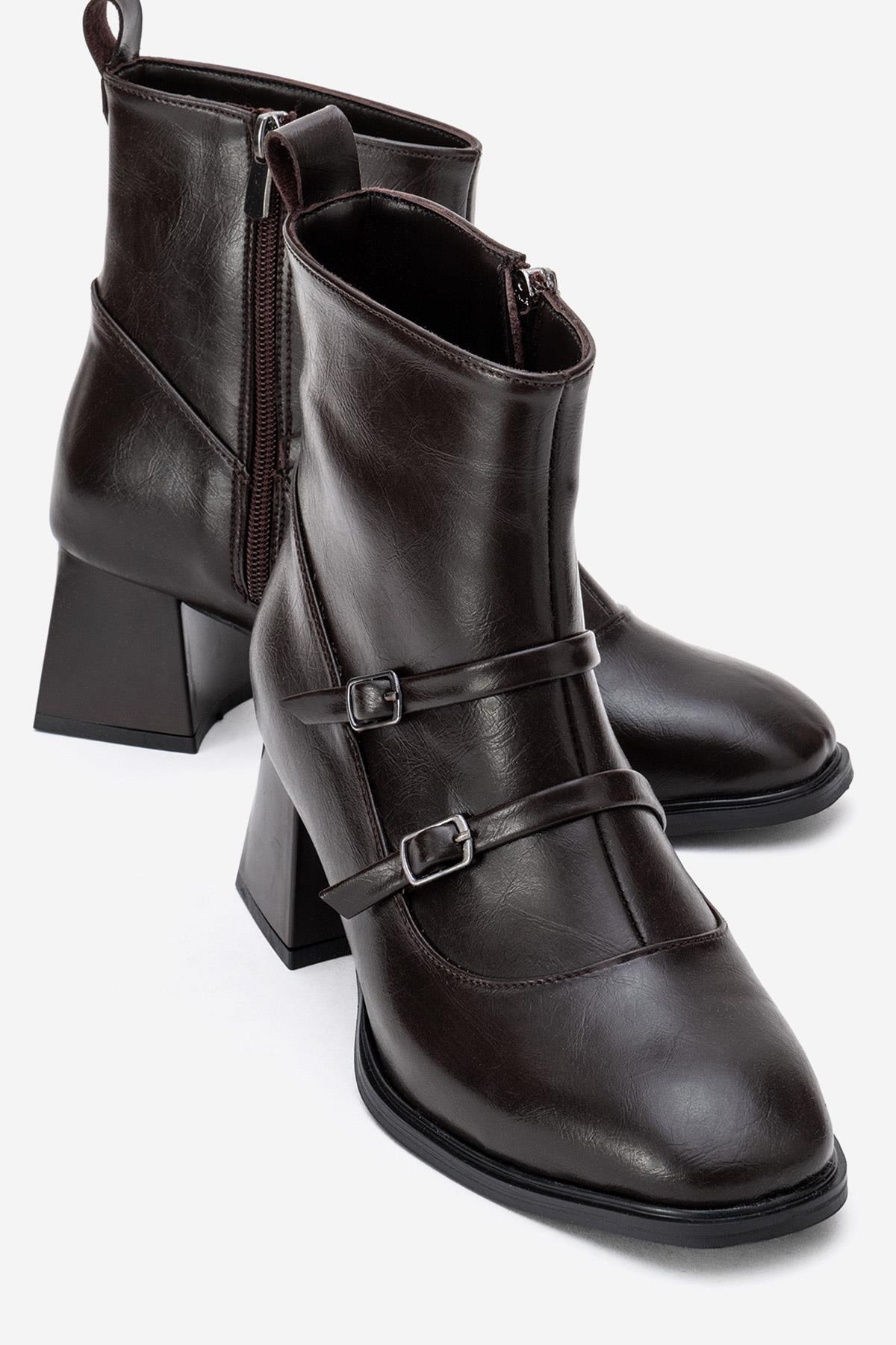 Sade Çift Tokalı Küt Burunlu Topuklu Bot KAHVE CİLT - Görsel 2