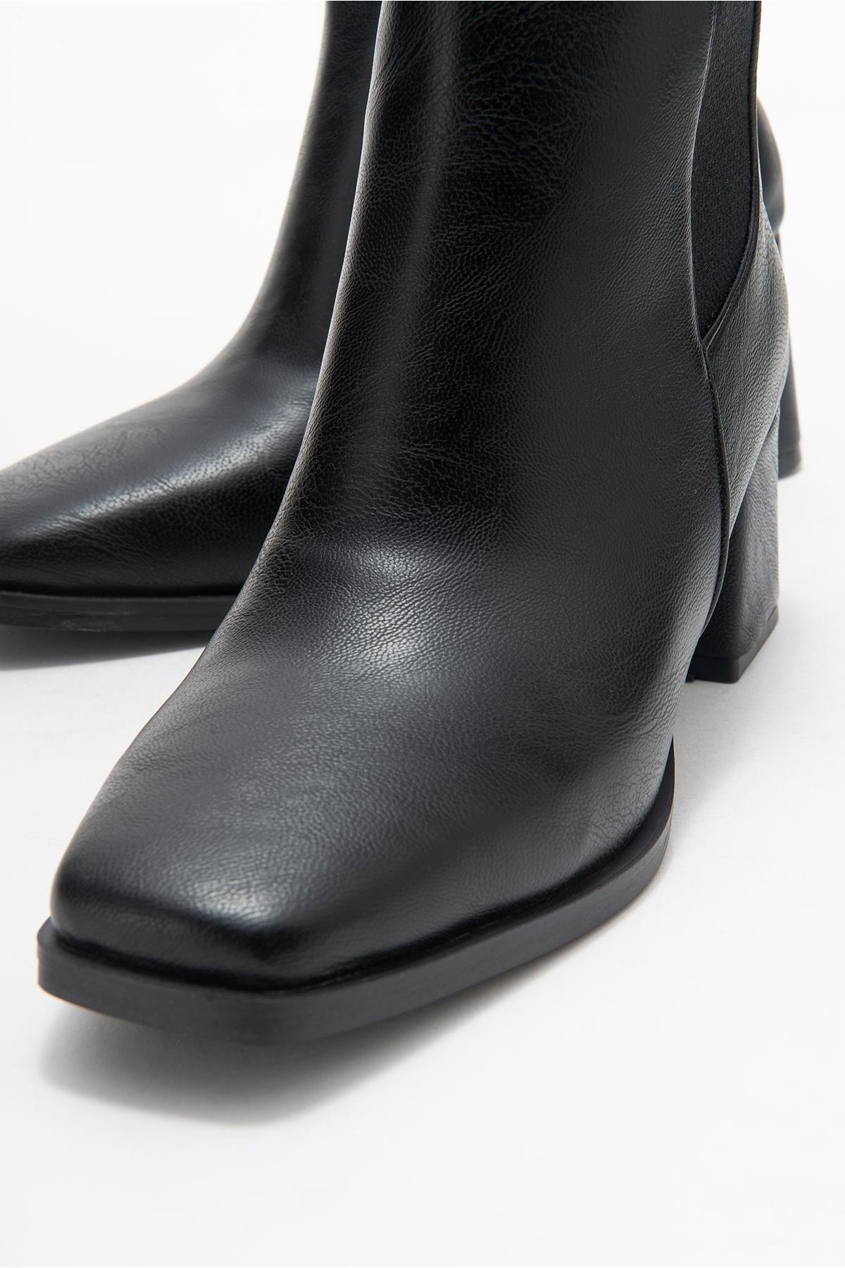 Küt Burunlu Sade Lastikli Kadın Topuklu Bot SİYAH CİLT - Görsel 4