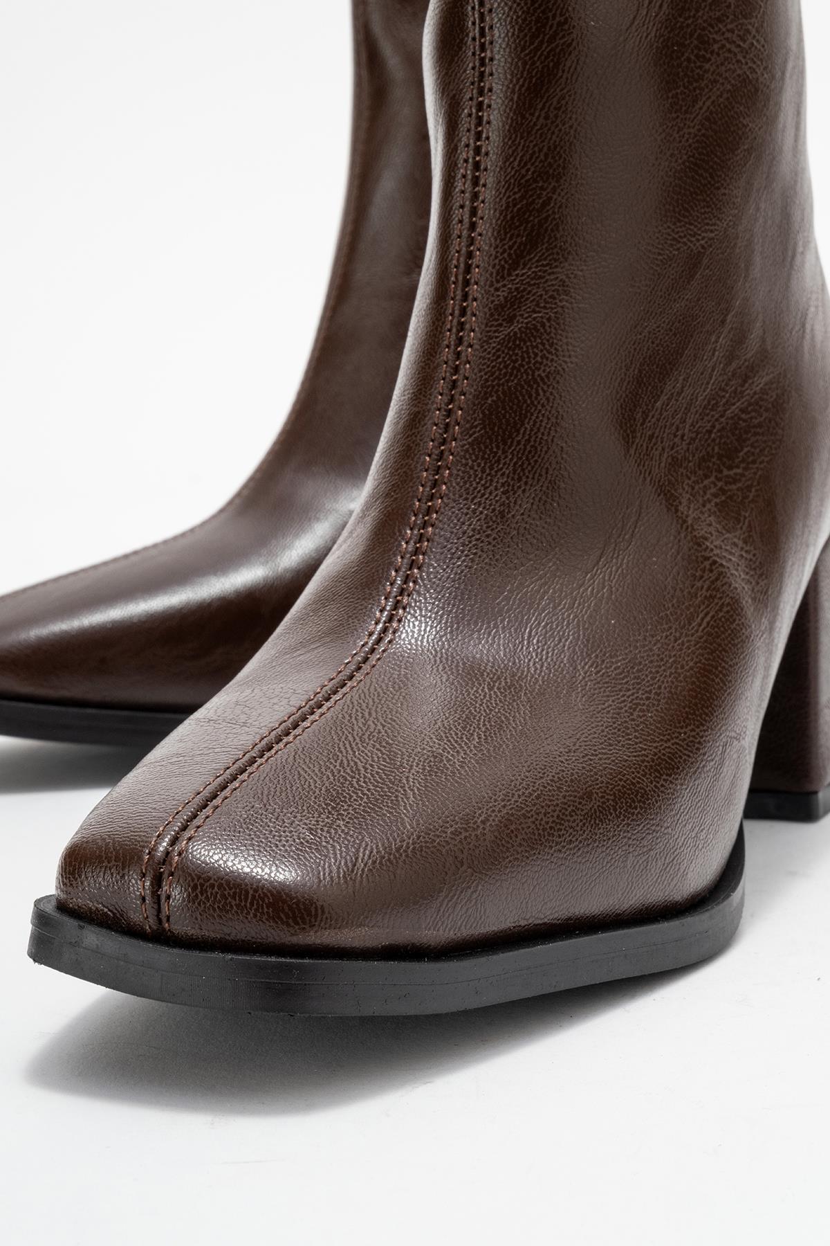 Küt Burunlu Sade Dikişli Fermuarlı Kadın Topuklu Bot KAHVE CİLT - Görsel 4