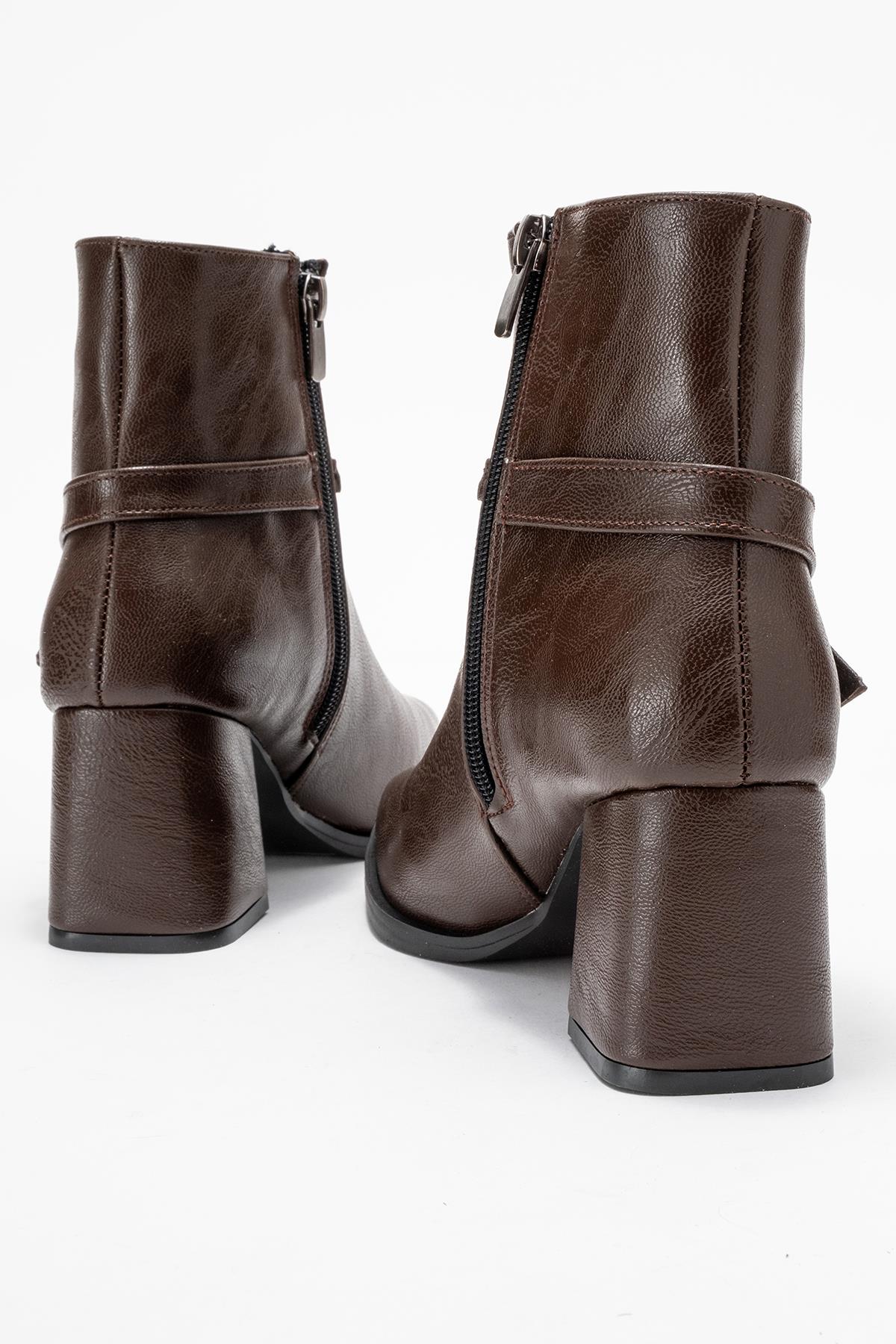 Küt Burunlu Tokalı Kadın Topuklu Bot KAHVE CİLT - Görsel 5