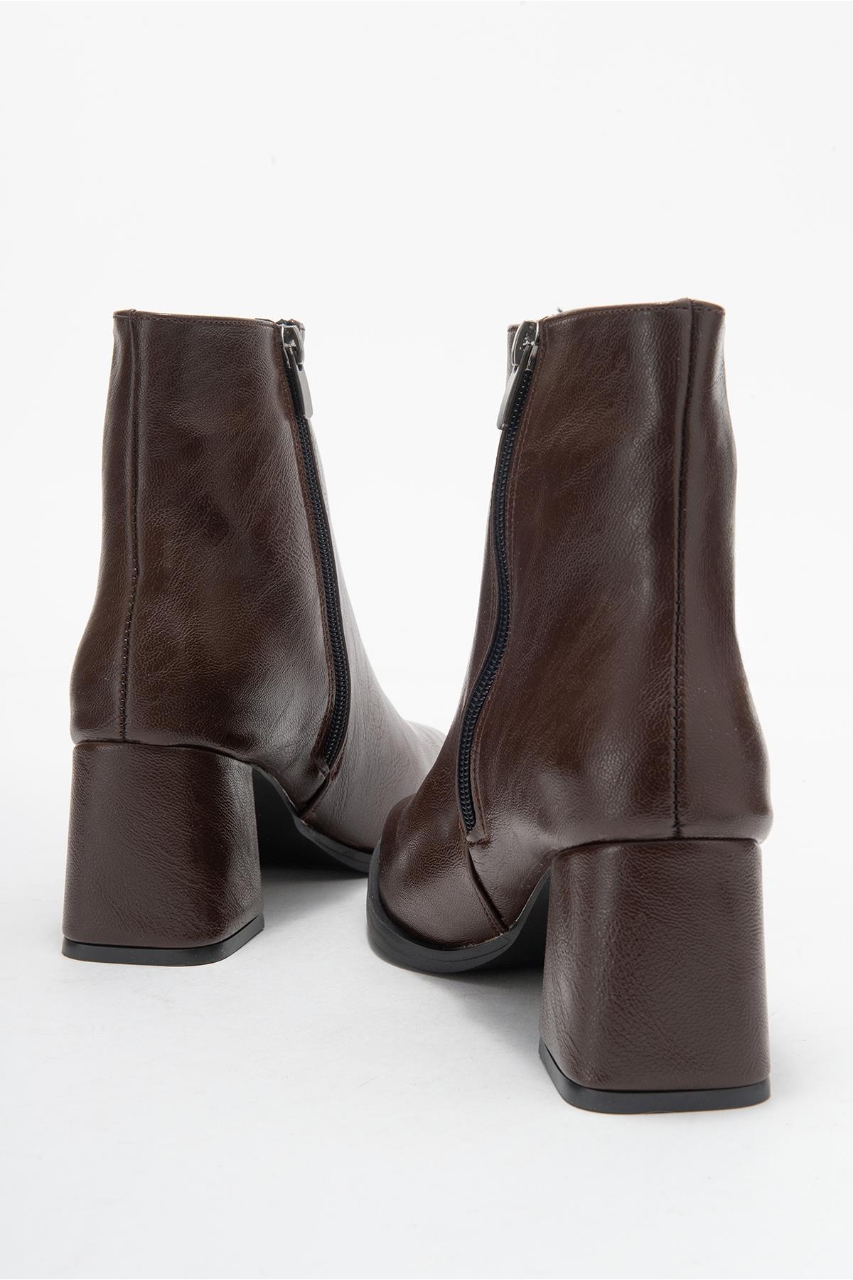 Küt Burunlu Sade Lastikli Kadın Topuklu Bot KAHVE CİLT - Görsel 5