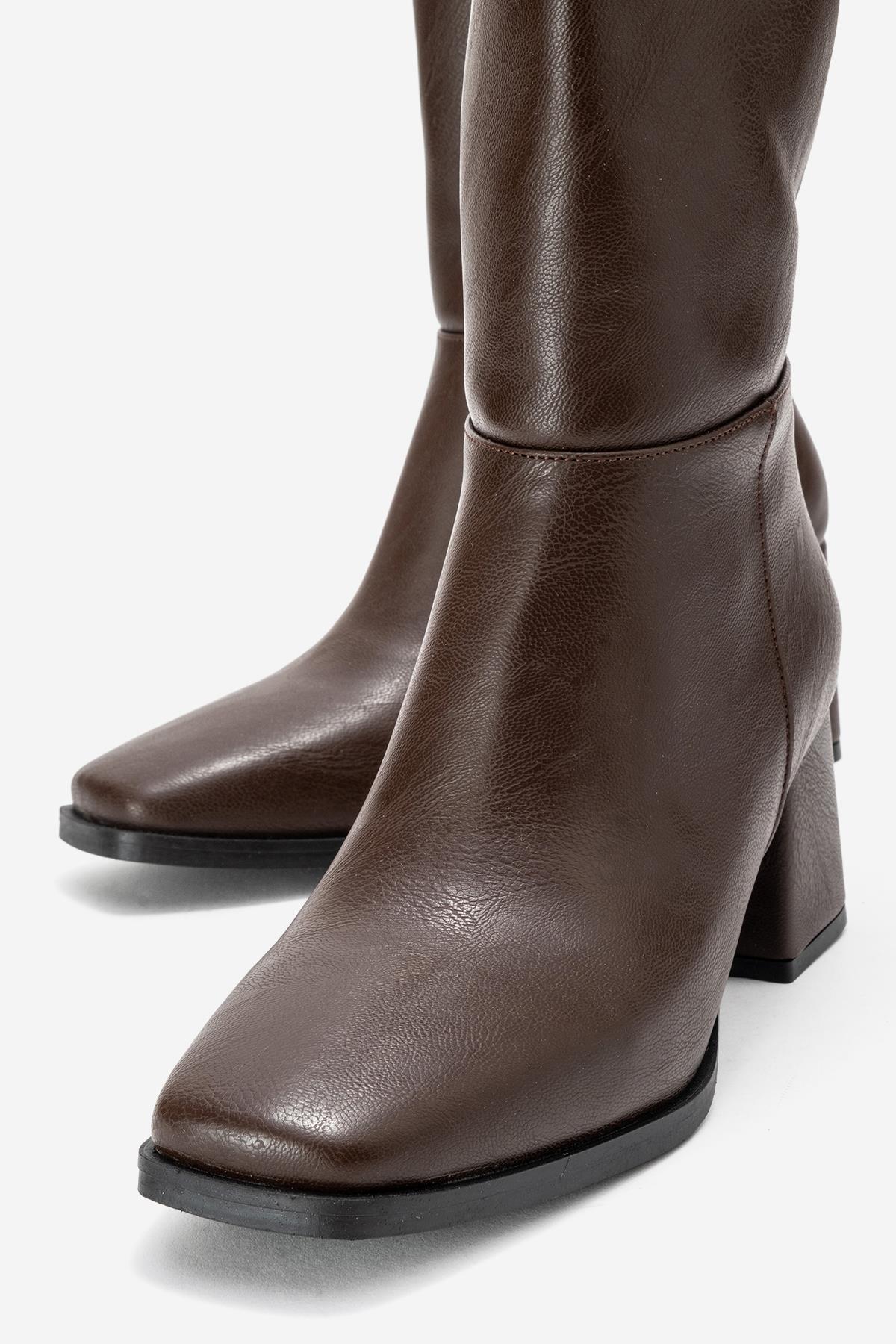 Sade Küt Burunlu Topuklu Kadın Çizme KAHVE CİLT - Görsel 4