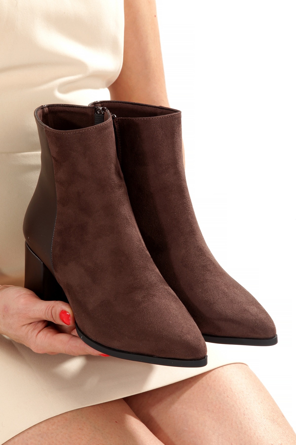 Kahve Rengi Süet Kısa Kalın Topuklu Kadın Bot Hudson - Görsel 2