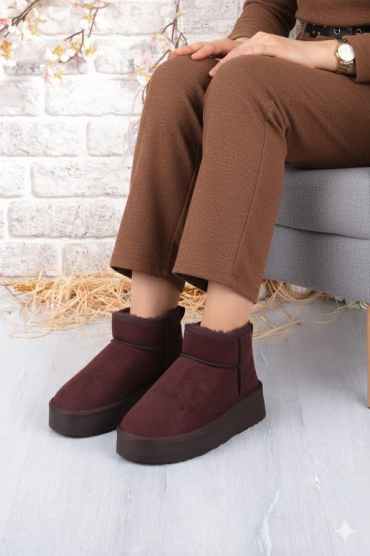 Elanaz Süet İçi Kürklü Kalın Taban Mini Boy Bilekte Kısa Kadın Bot - Görsel 4
