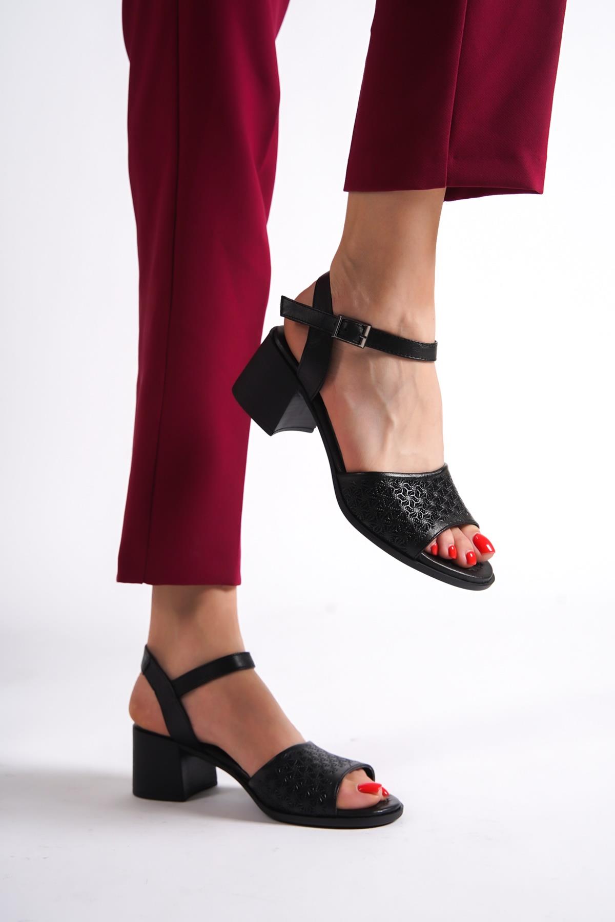 Lita Hakiki Deri Siyah Kalın Topuklu Günlük Sandalet - Görsel 4