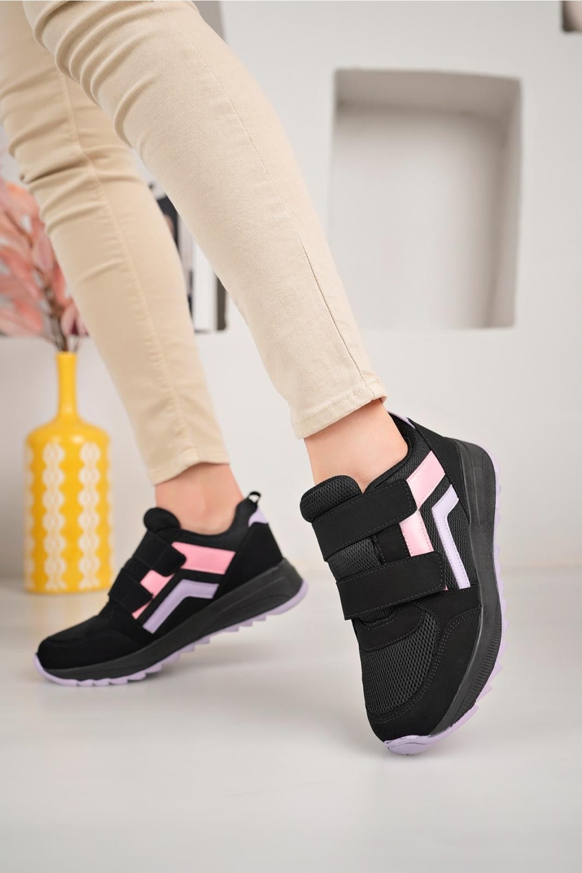Sararmaz Taban Cırtlı Spor Ayakkabı - Görsel 2