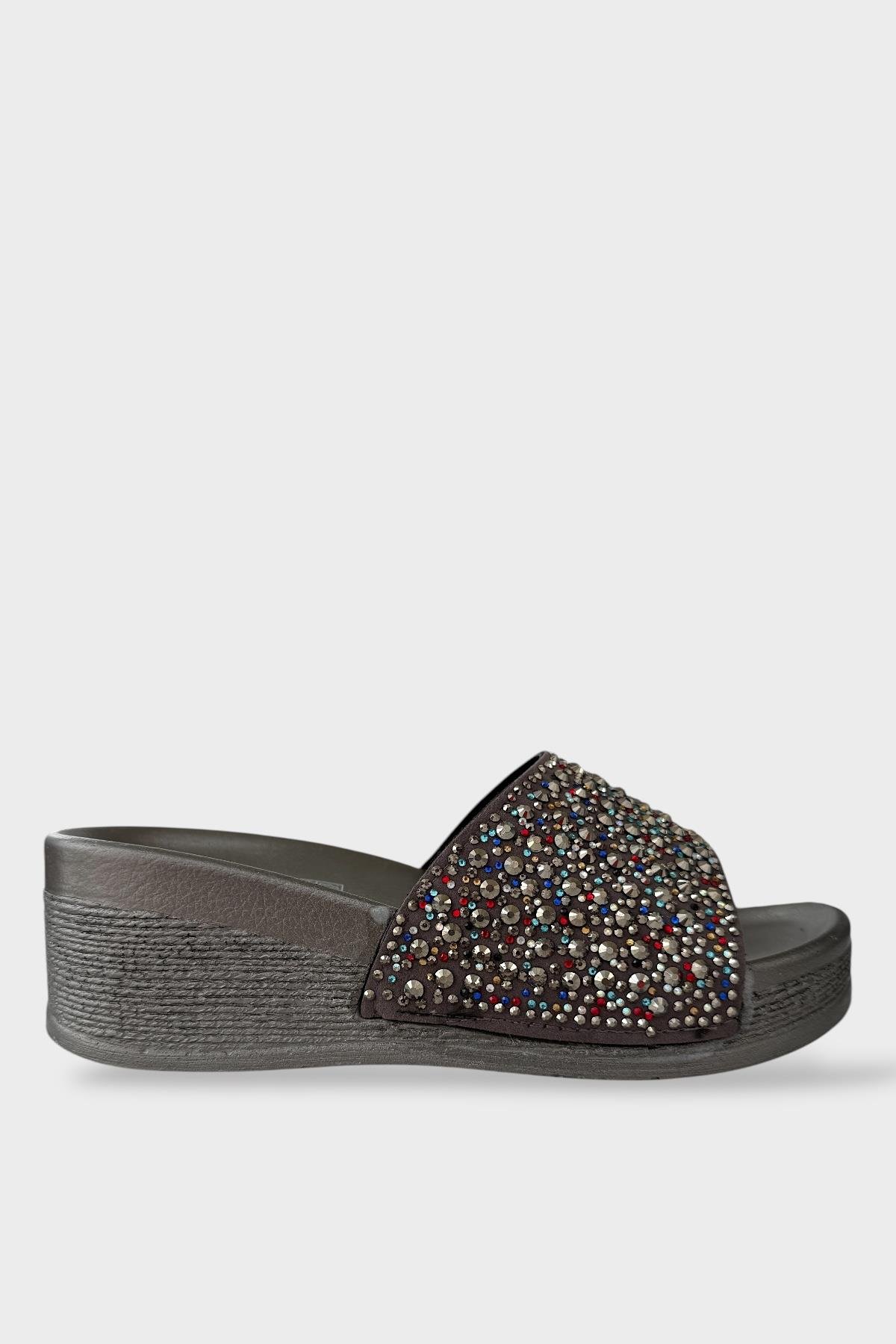 Kadın Günlük Terlik Taşlı Dolgu Topuk Şık Yazlık Ev Plaj Tatil Terliği GÜMÜŞ - Görsel 2