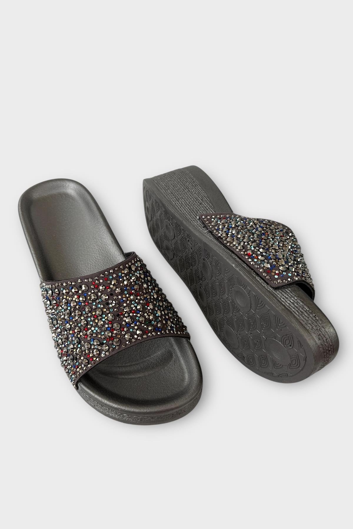 Kadın Günlük Terlik Taşlı Dolgu Topuk Şık Yazlık Ev Plaj Tatil Terliği GÜMÜŞ - Görsel 5