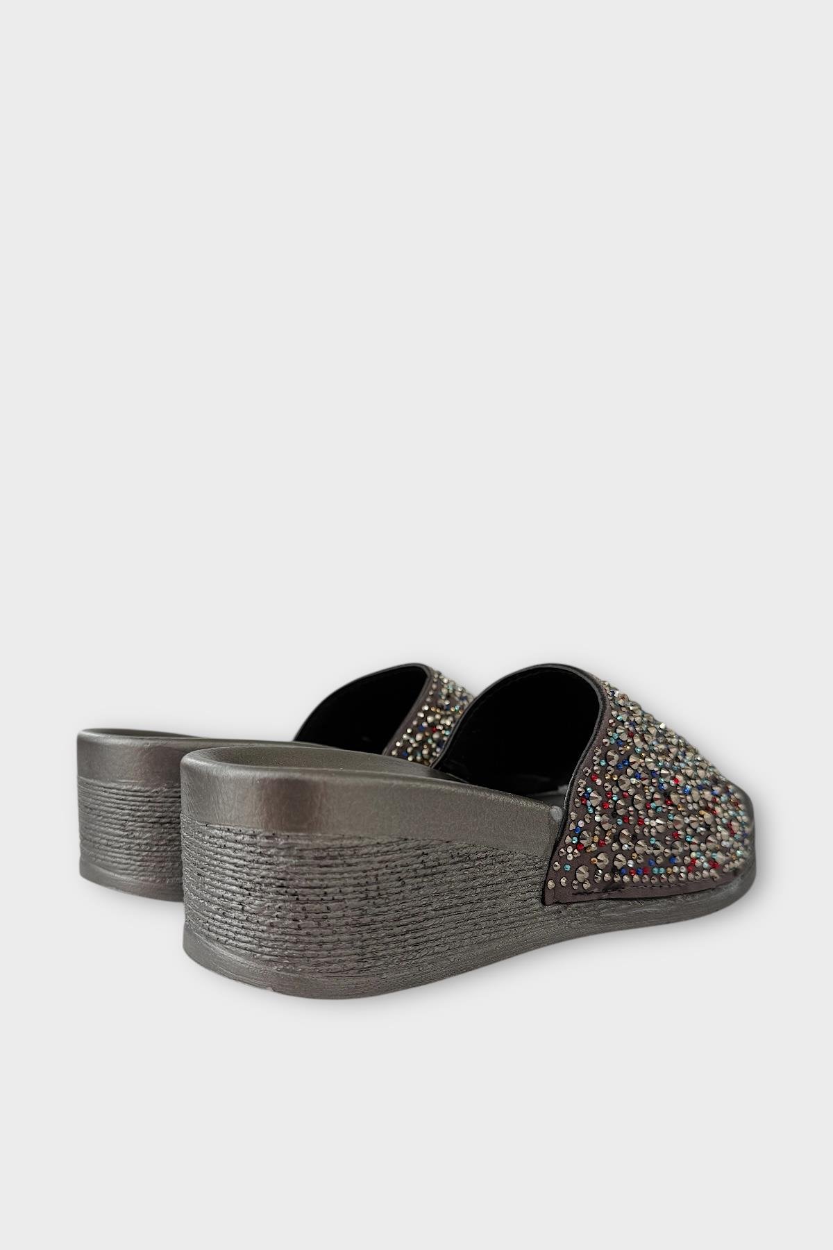 Kadın Günlük Terlik Taşlı Dolgu Topuk Şık Yazlık Ev Plaj Tatil Terliği GÜMÜŞ - Görsel 6