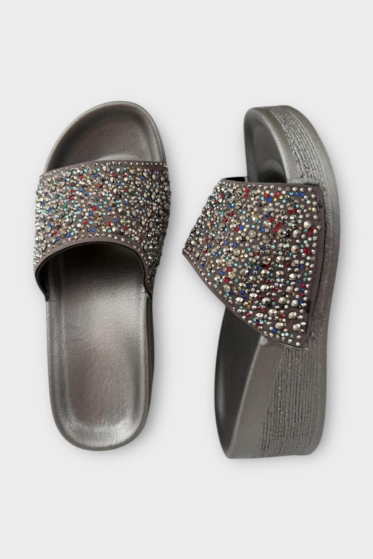 Kadın Günlük Terlik Taşlı Dolgu Topuk Şık Yazlık Ev Plaj Tatil Terliği GÜMÜŞ - Görsel 7