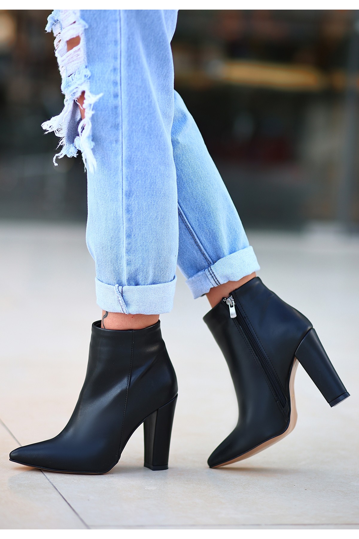 Siyah Fermuarlı Kadın Topuklu Bot - Görsel 3