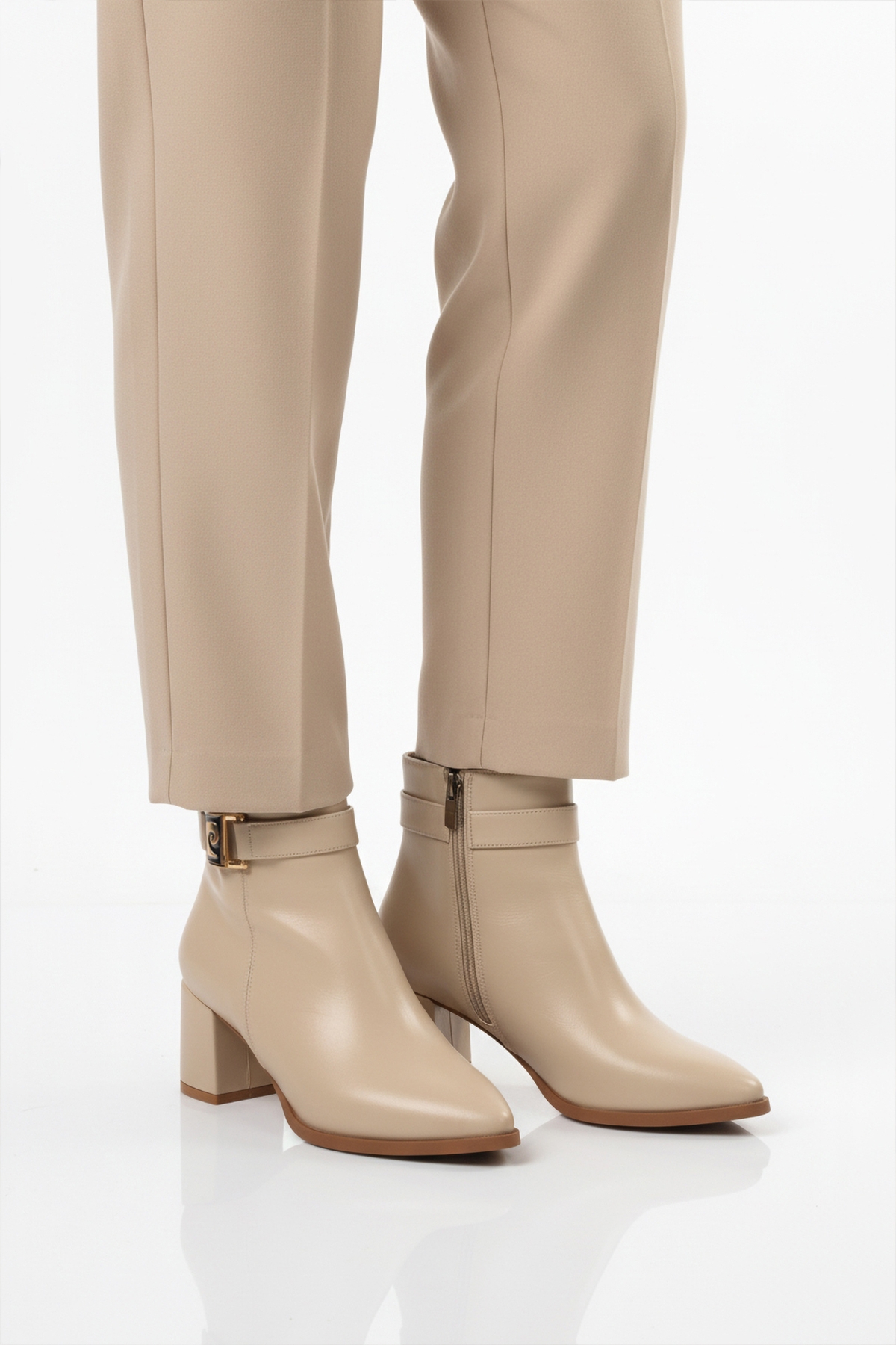 Krem İçi Kürklü Fermuarlı Kadın Topuklu Bot - Görsel 2