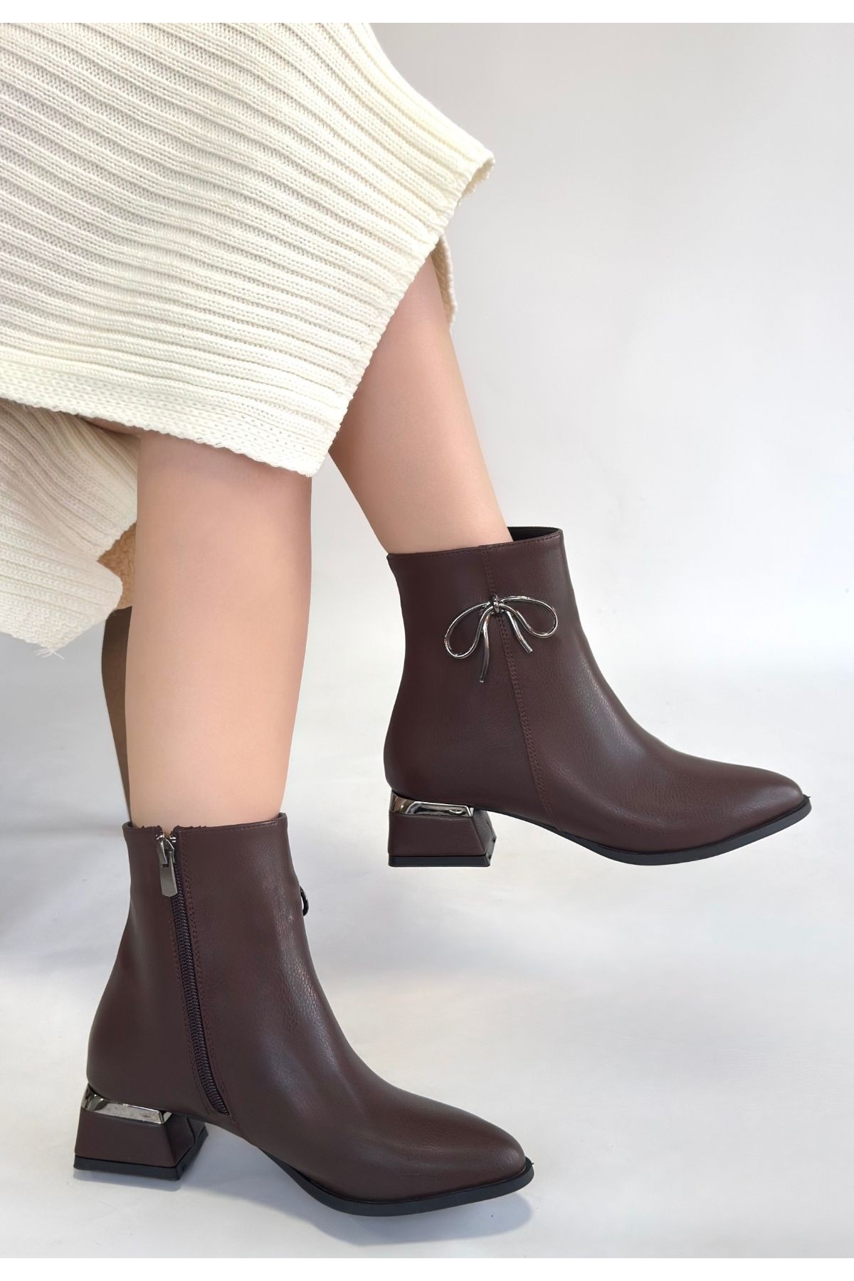 Kahverengi Fermuarlı Kadın Topuklu Bot - Görsel 4