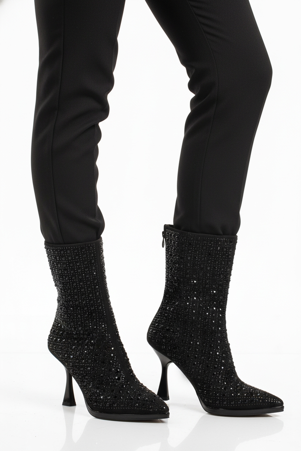 Aspor Siyah Taş İşlemeli İçi Kürklü Kadın Topuklu Çizme - Görsel 2