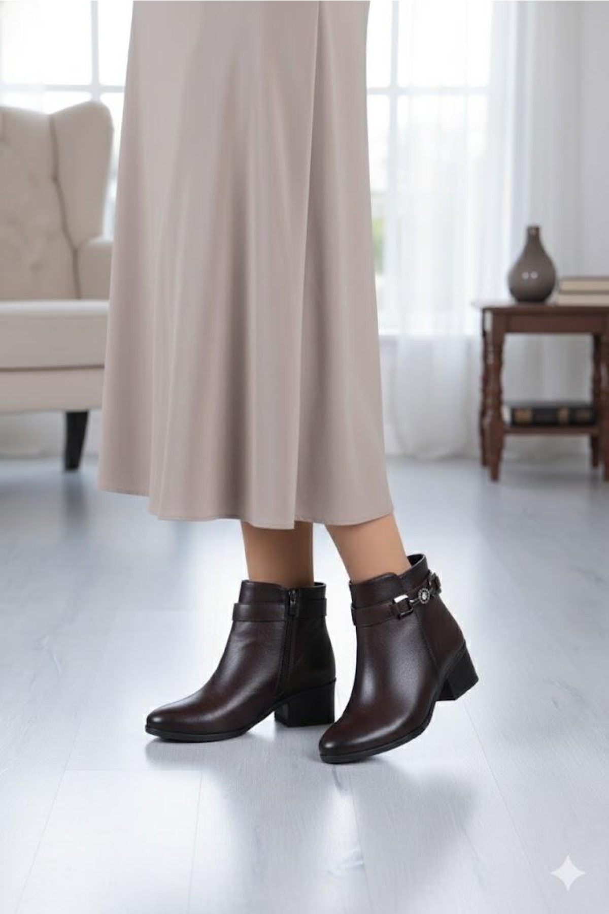1094 Rahat Esnek Toka Detaylı Sıcak Astar 4 Cm yüksek Topuk Kadın Bot - Görsel 4