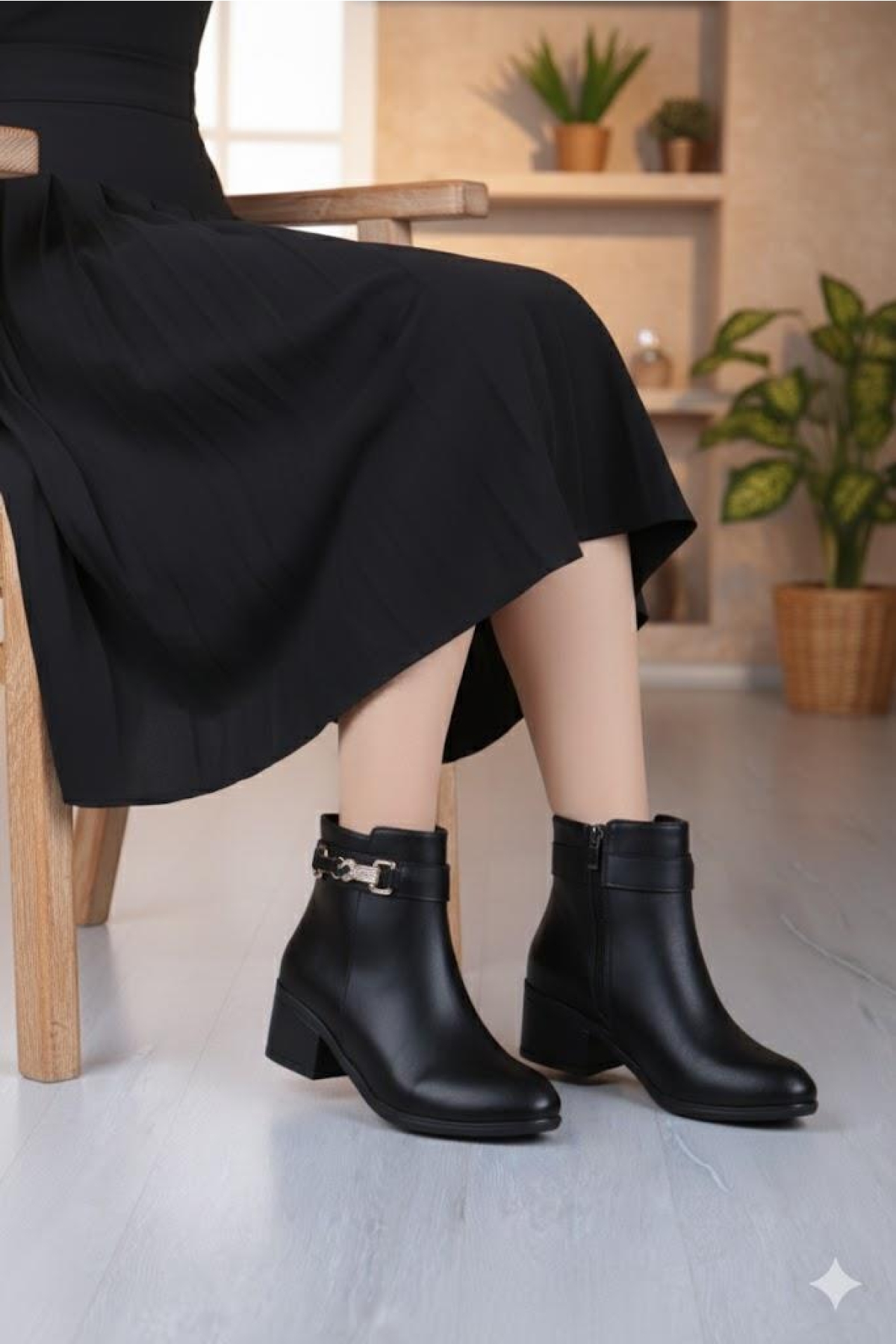 1092 Rahat Esnek Toka Detaylı Sıcak Astar 4 Cm yüksek Topuk Kadın Bot - Görsel 3