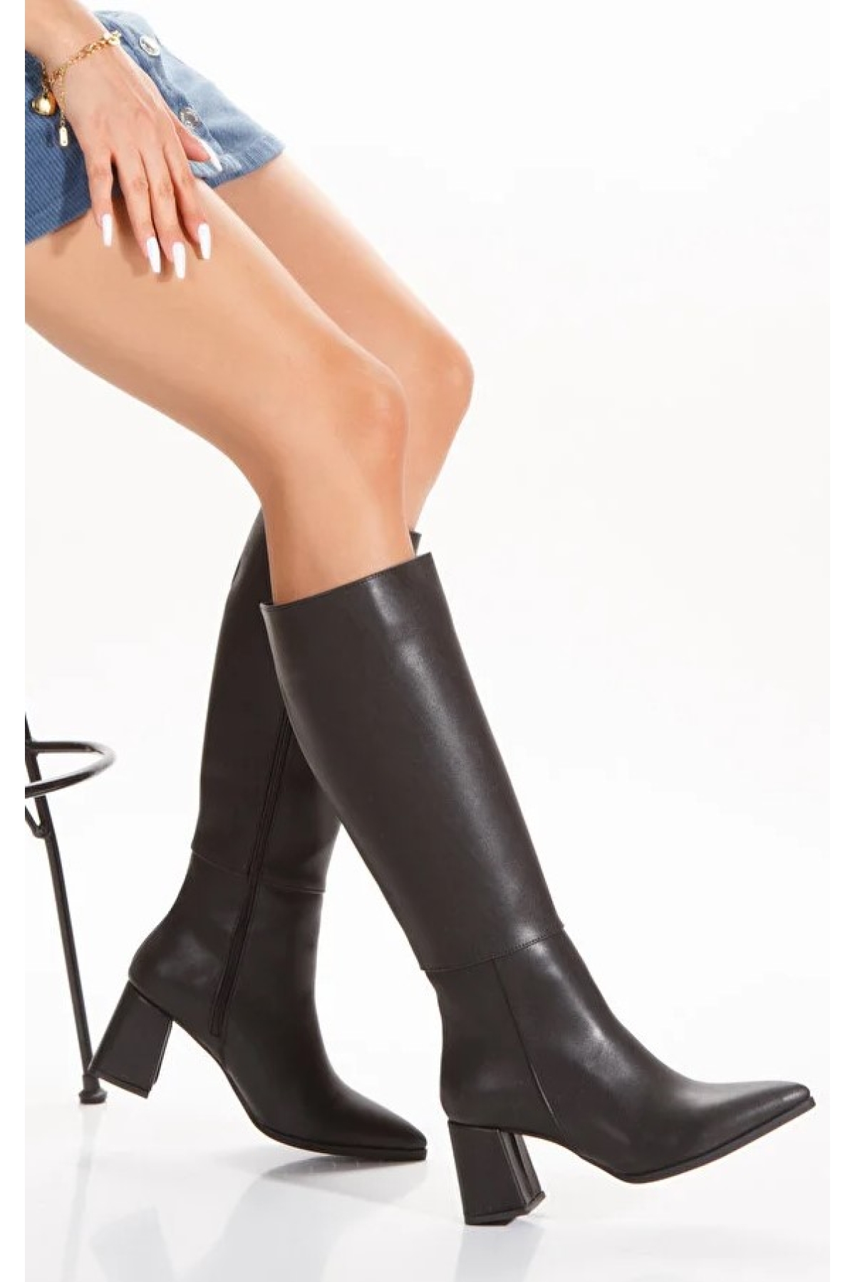 Sivri Burun Fermuarsız Kadın Çizme - Görsel 6