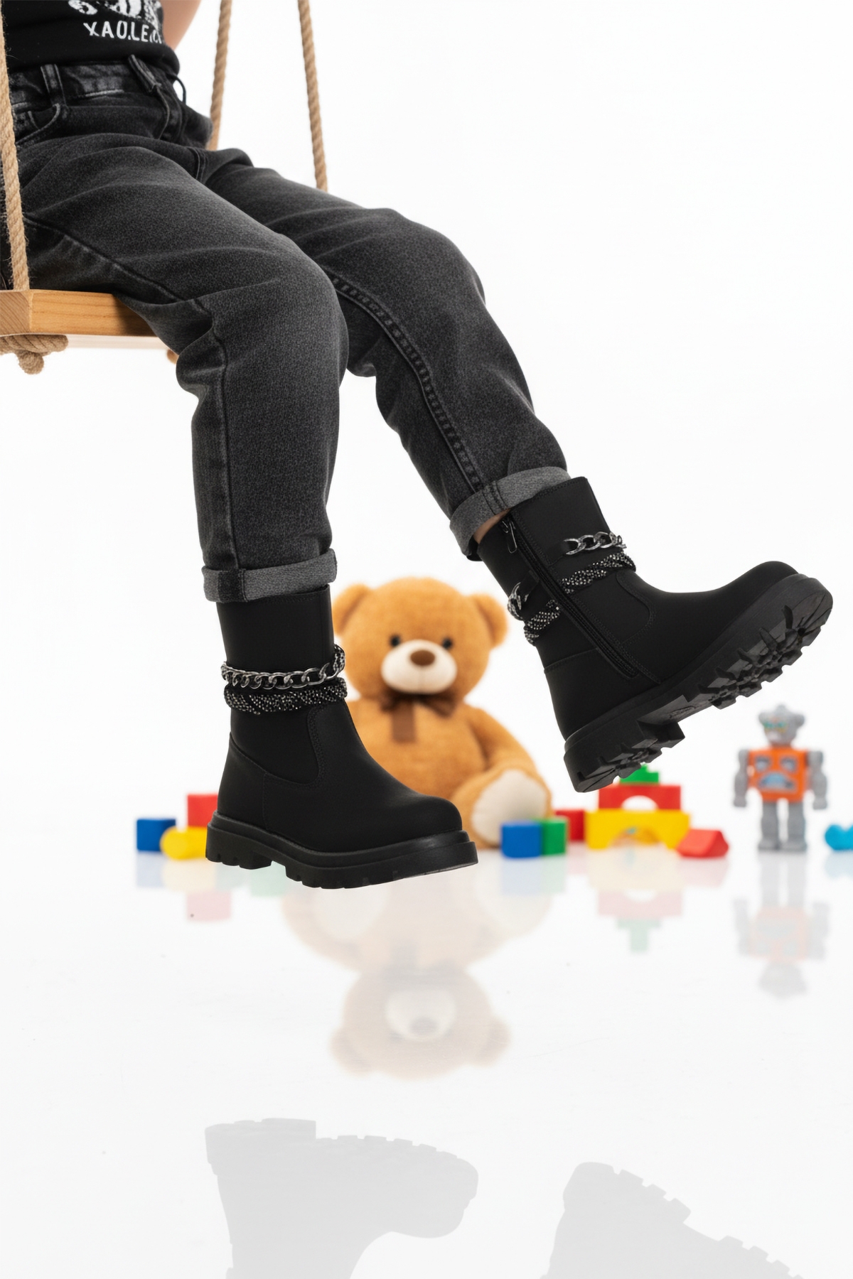 Siyah İçi Polarlı Kaymaz Kız Çocuk Çizme Duru F - Görsel 2