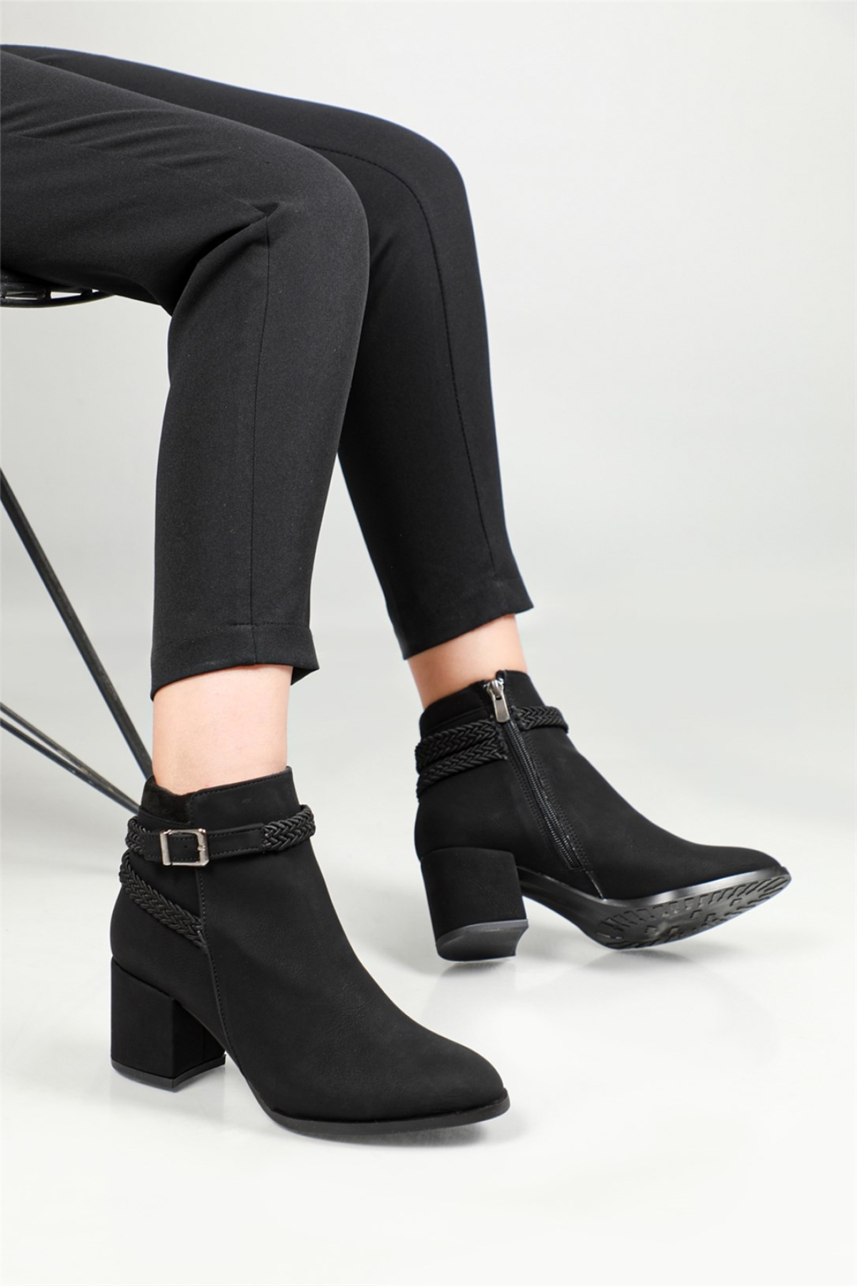 Yandan Tokalı Fantazi Kadın Bot - Görsel 3