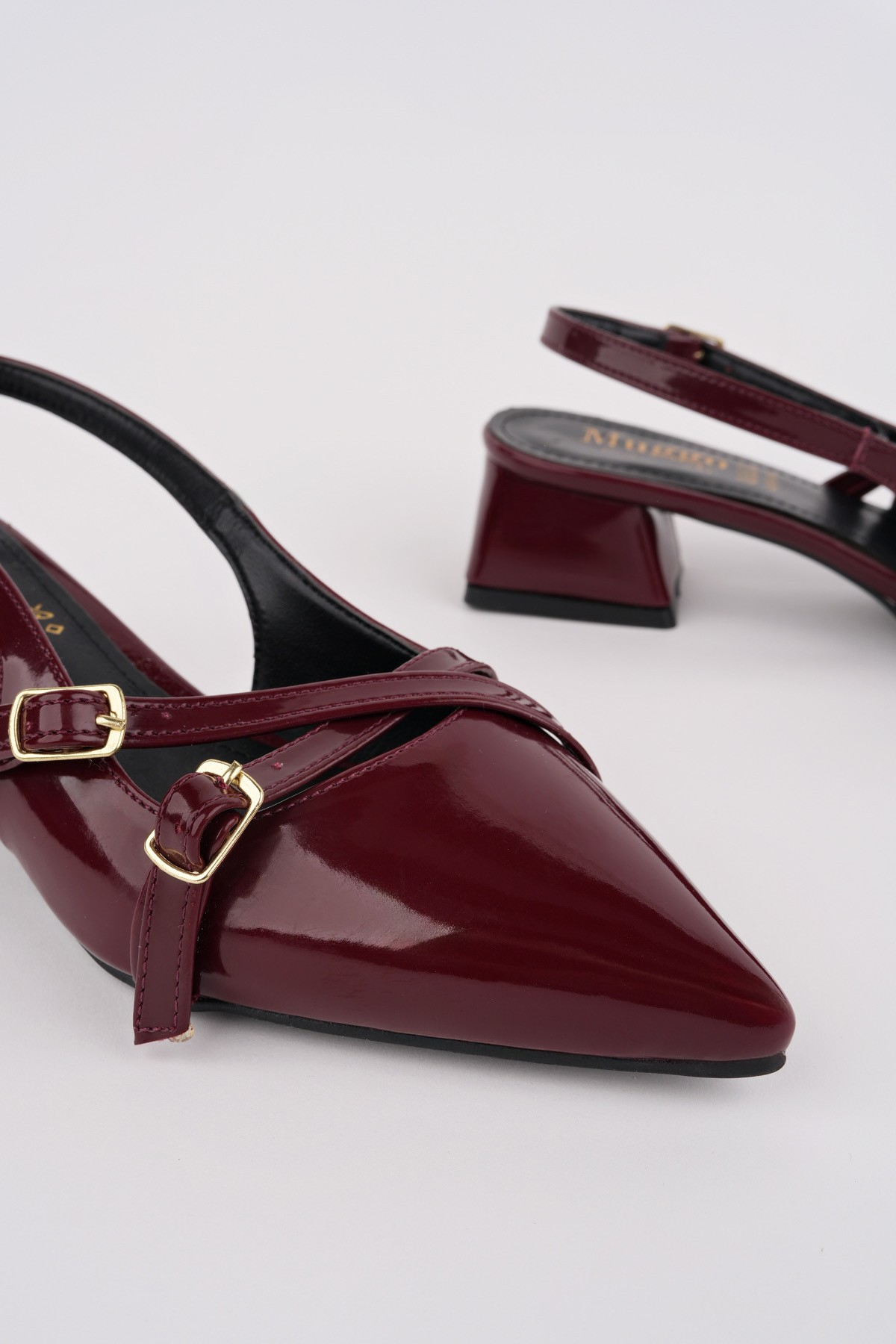 LUMİNA Sivri Burun Arkası Açık Kemer Detaylı İki Bantlı Kadın Kısa Topuklu Ayakkabı - Görsel 4
