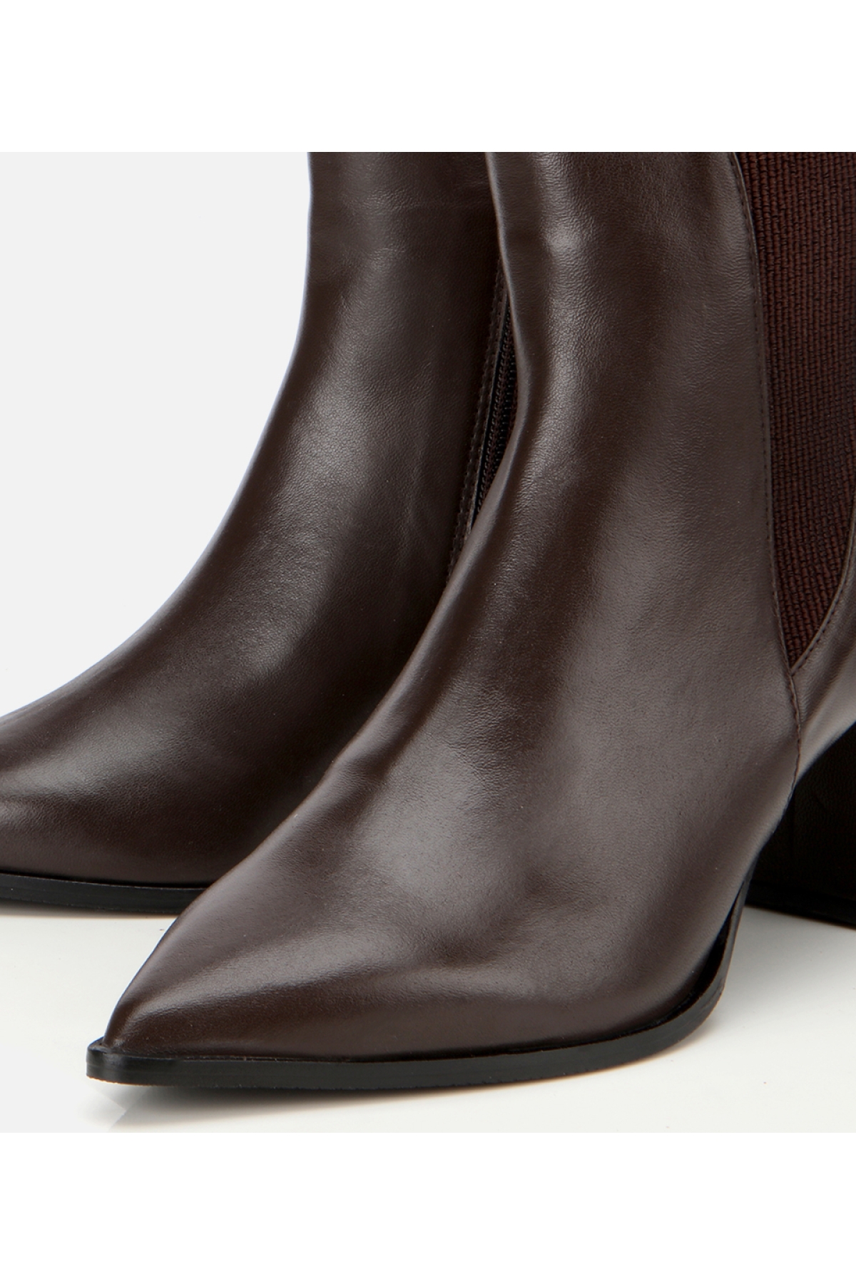 Kadın Deri Kahverengi Sivri Burunlu Streç Detaylı Bilekte Topuklu Bot - Görsel 3