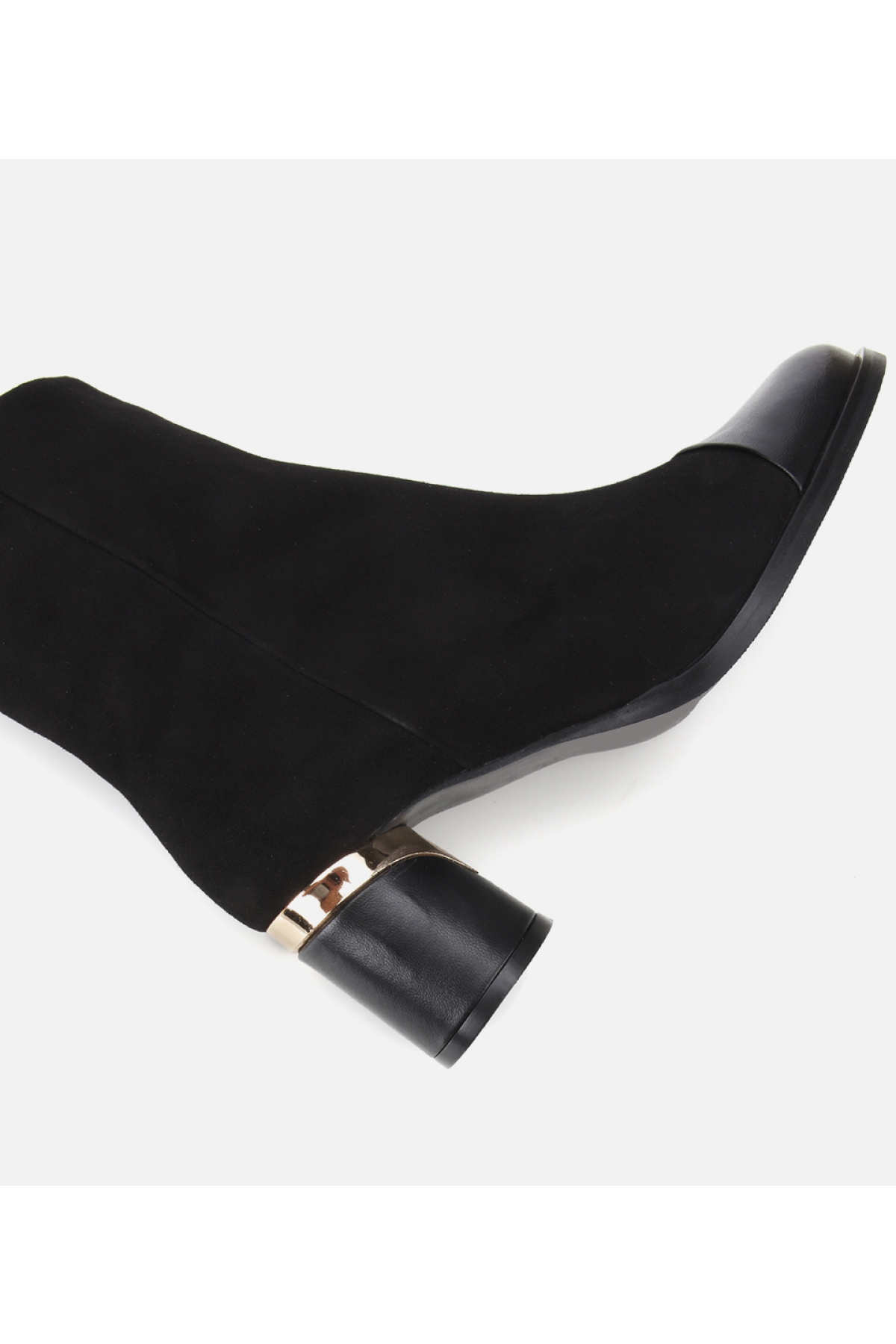 Kadın Süet Deri Siyah Gold Detaylı Bilekte Topuklu Bot - Görsel 6