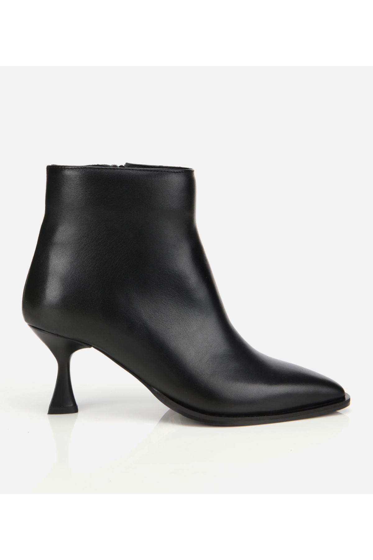 Hotiç Kadın Deri Siyah Kahverengi Sivri Burunlu Bilekte Topuklu Bot model görseli