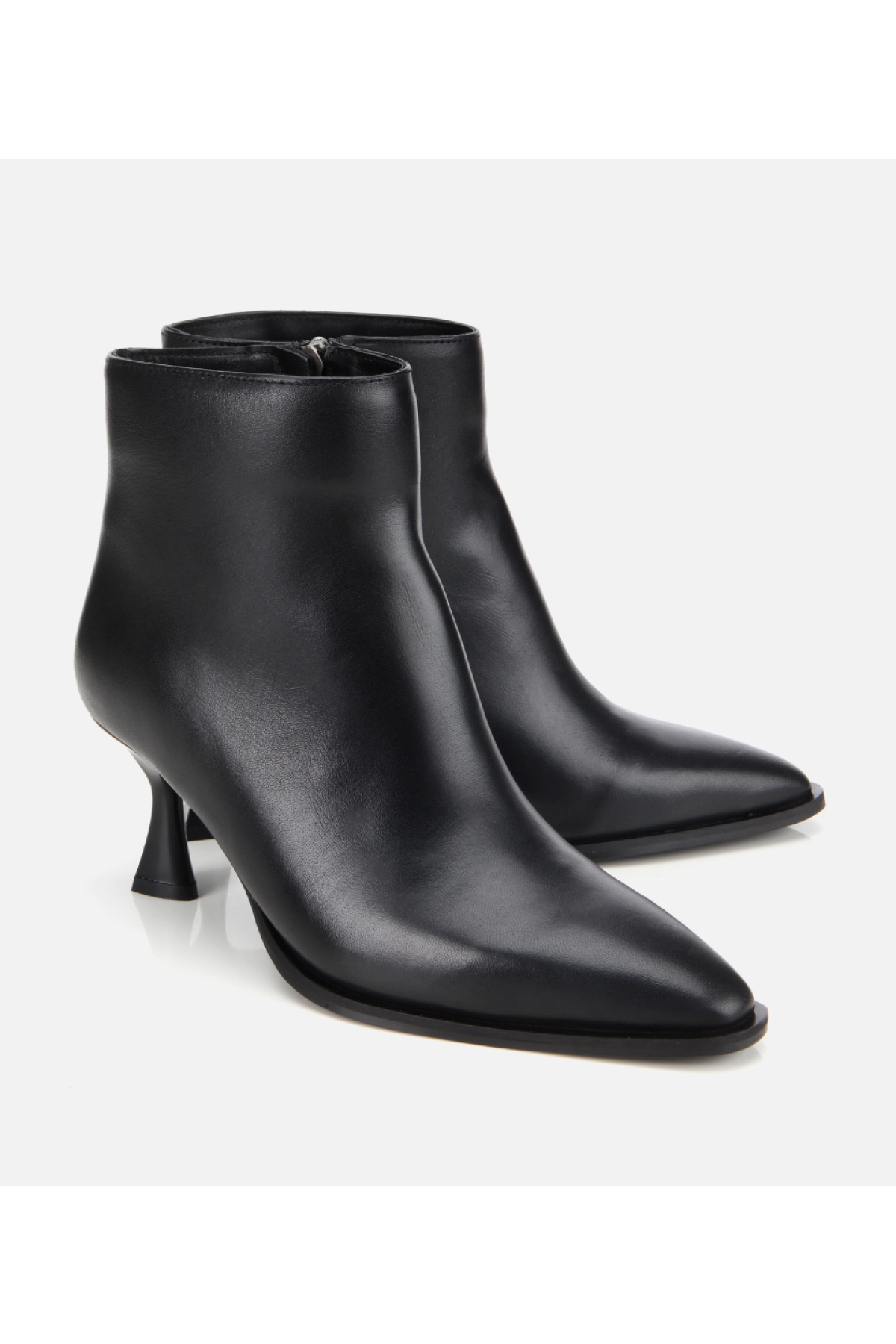 Kadın Deri Siyah Sivri Burunlu Bilekte Topuklu Bot - Görsel 2