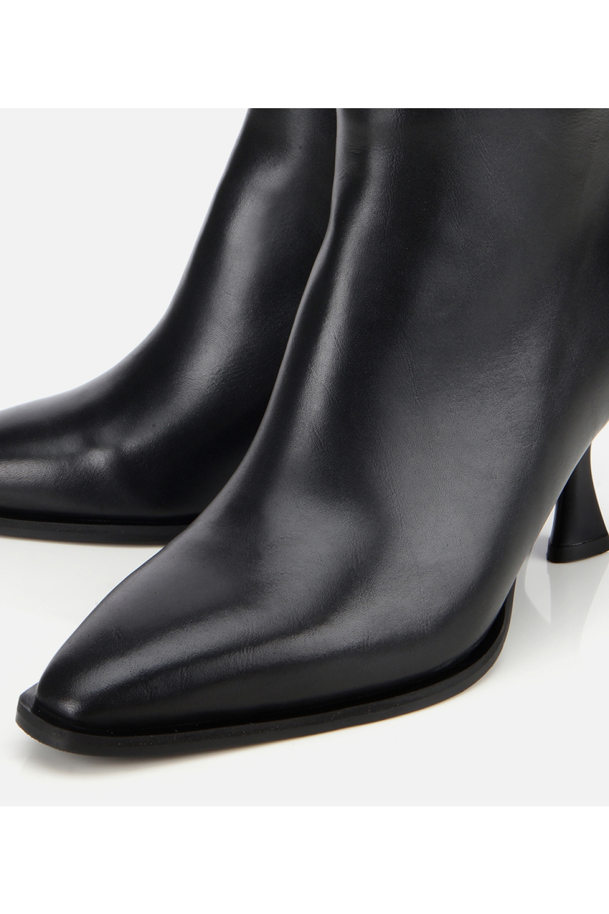 Kadın Deri Siyah Sivri Burunlu Bilekte Topuklu Bot - Görsel 3