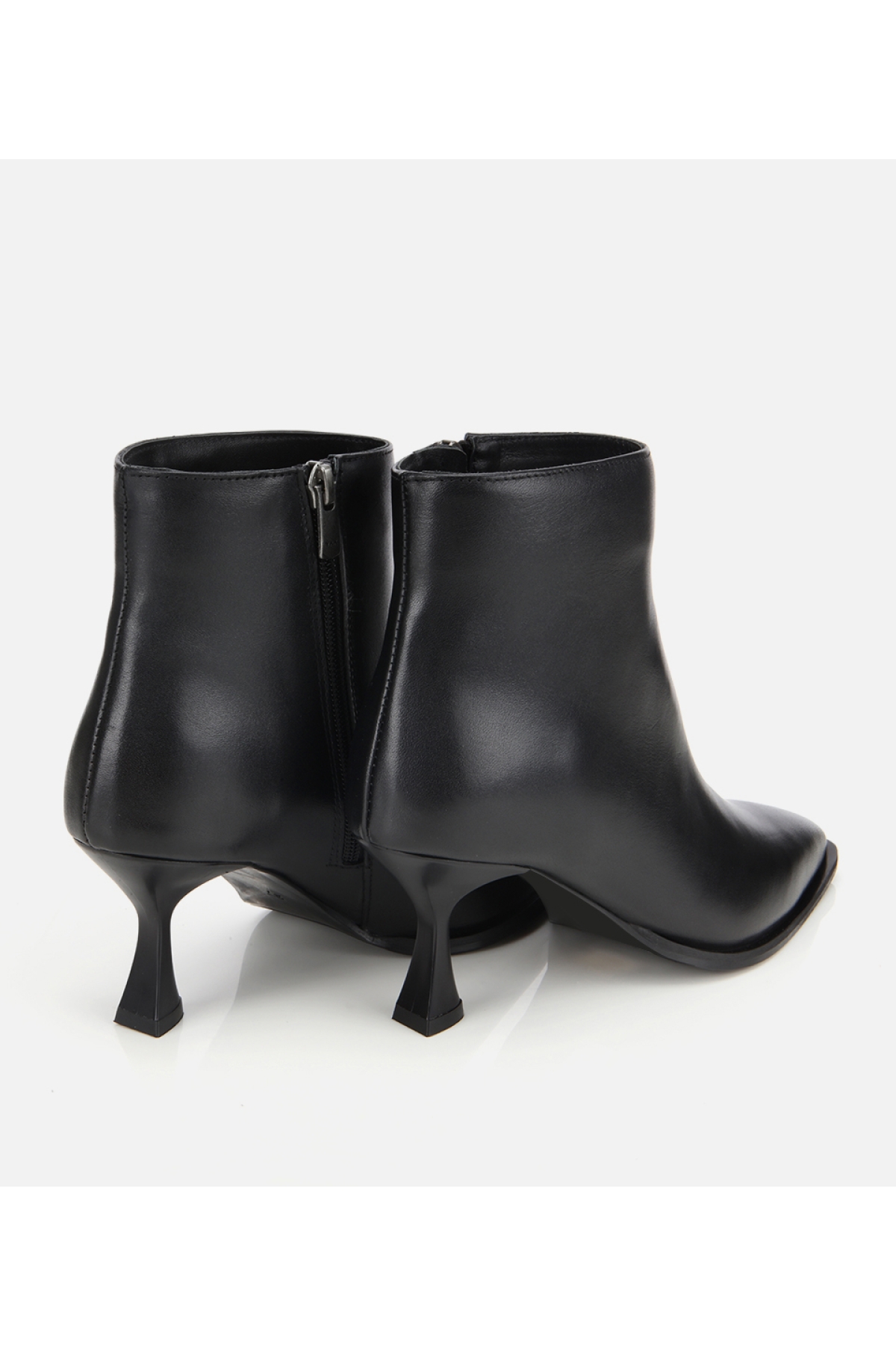 Kadın Deri Siyah Sivri Burunlu Bilekte Topuklu Bot - Görsel 4