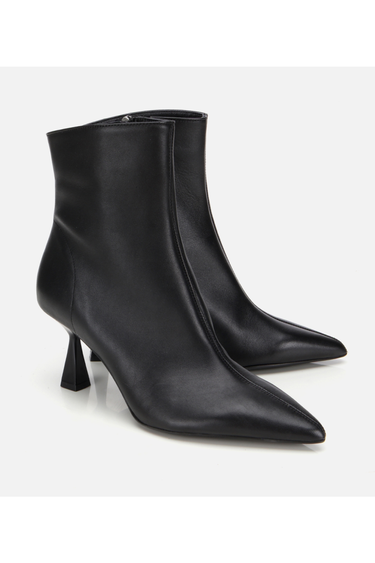 Kadın Deri Siyah Sivri Burunlu Bilekte Topuklu Bot - Görsel 2