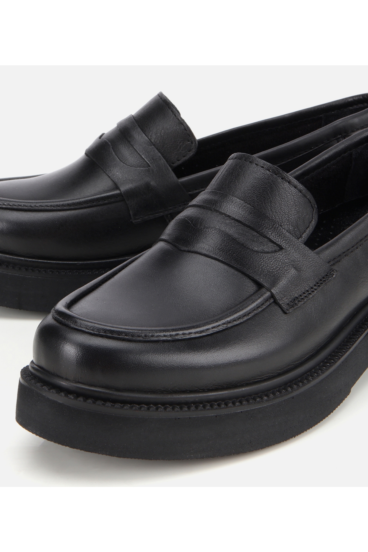 Kadın Deri Siyah Kalın Tabanlı Klasik Loafer - Görsel 4