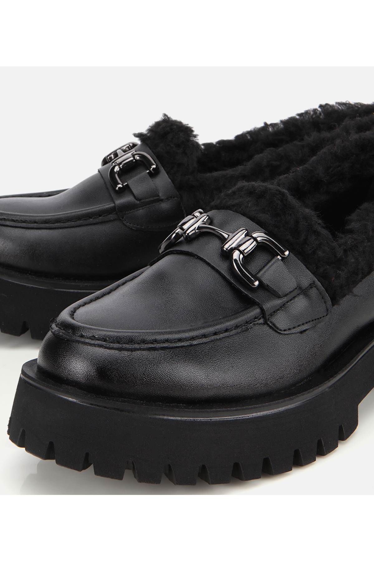 Kadın Siyah Kürklü Tokalı Kalın Tabanlı Günlük Loafer - Görsel 4