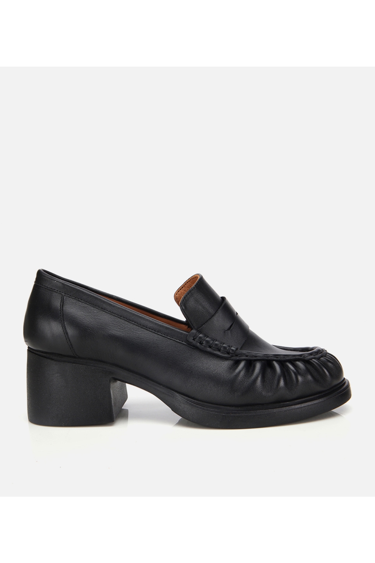 Hotiç Kadın Deri Siyah Büzgülü Kalın Tabanlı Klasik Loafer model görseli