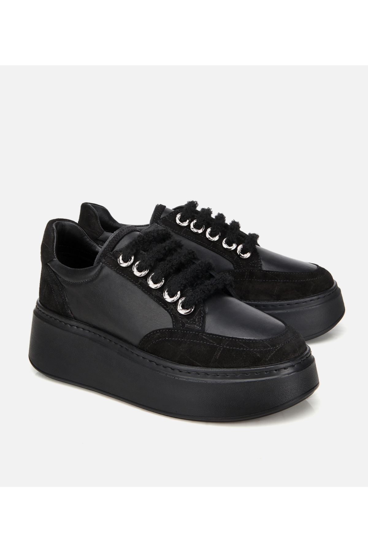 Kadın Deri Siyah Bağcık Detaylı Kalın Tabanlı Spor Ayakkabı - Görsel 2