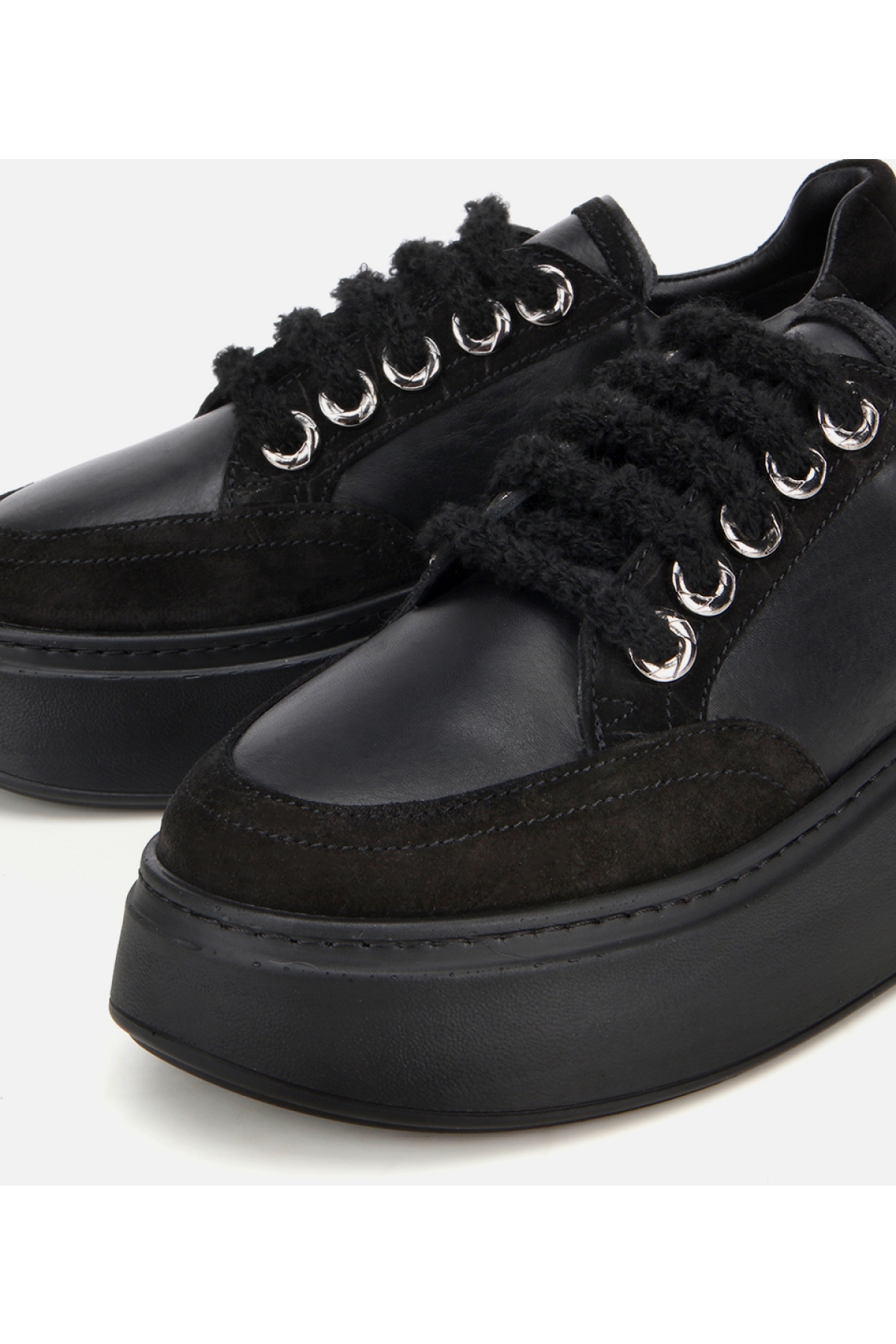 Kadın Deri Siyah Bağcık Detaylı Kalın Tabanlı Spor Ayakkabı - Görsel 3
