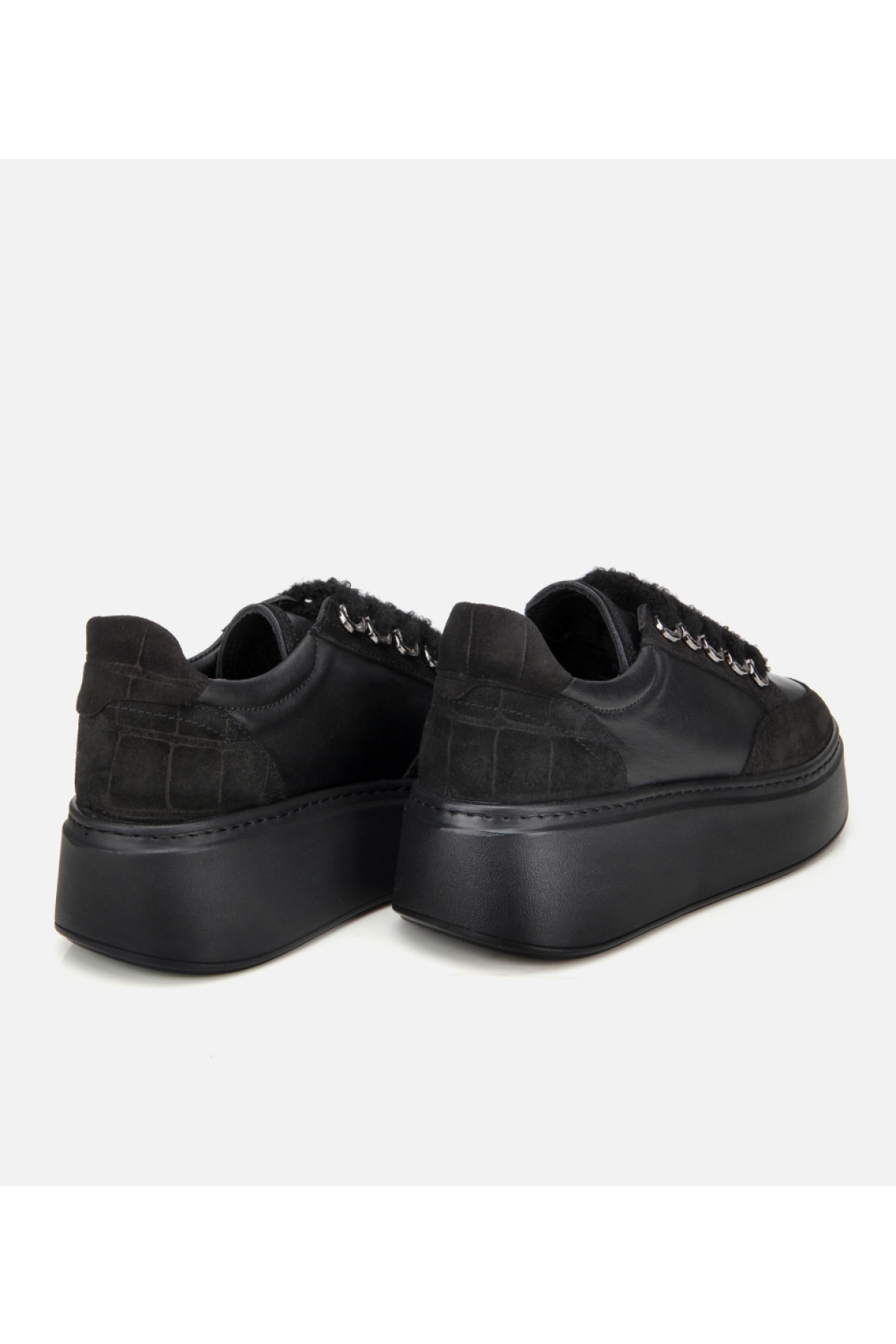 Kadın Deri Siyah Bağcık Detaylı Kalın Tabanlı Spor Ayakkabı - Görsel 4